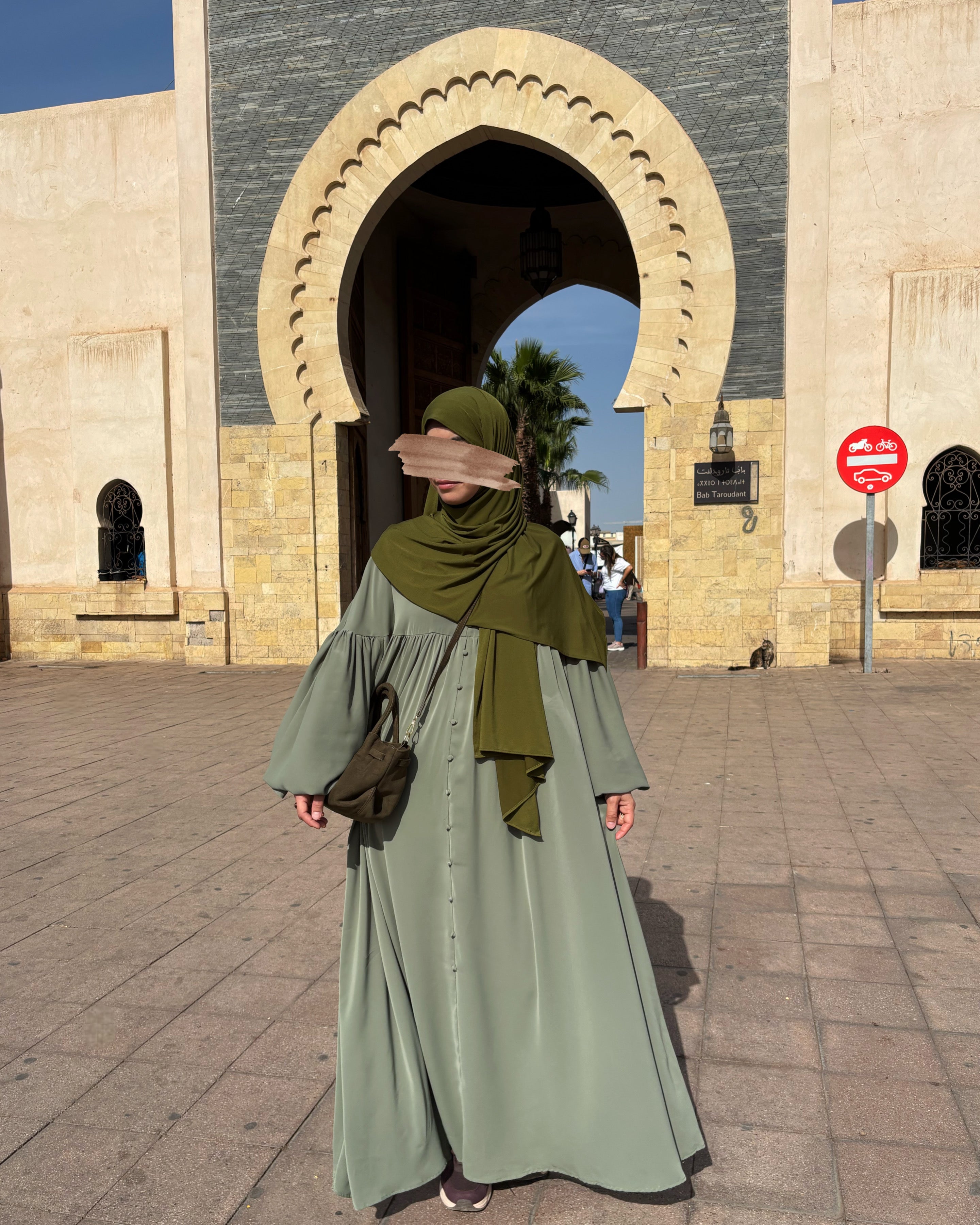 Abaya Alya en Soie de Médine – Élégance Pudique et Raffinée