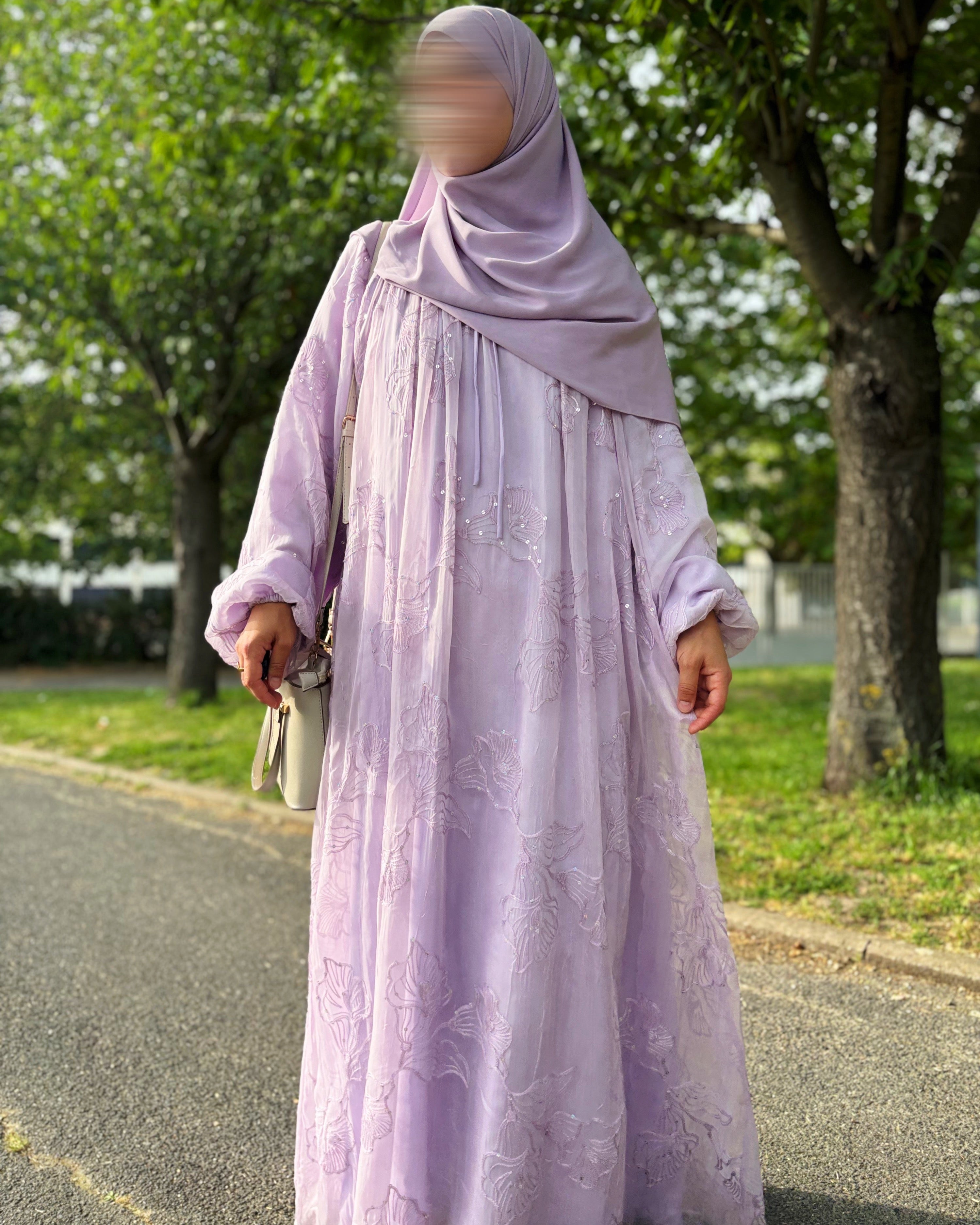 Abaya Féérie Lilas – Abaya brodée doublée