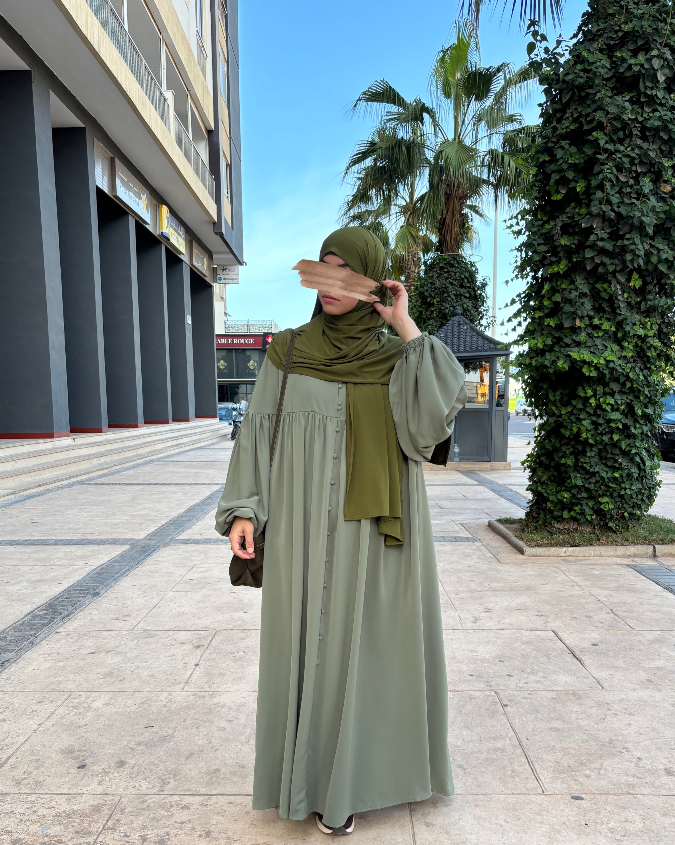 Abaya Alya en Soie de Médine – Élégance Pudique et Raffinée