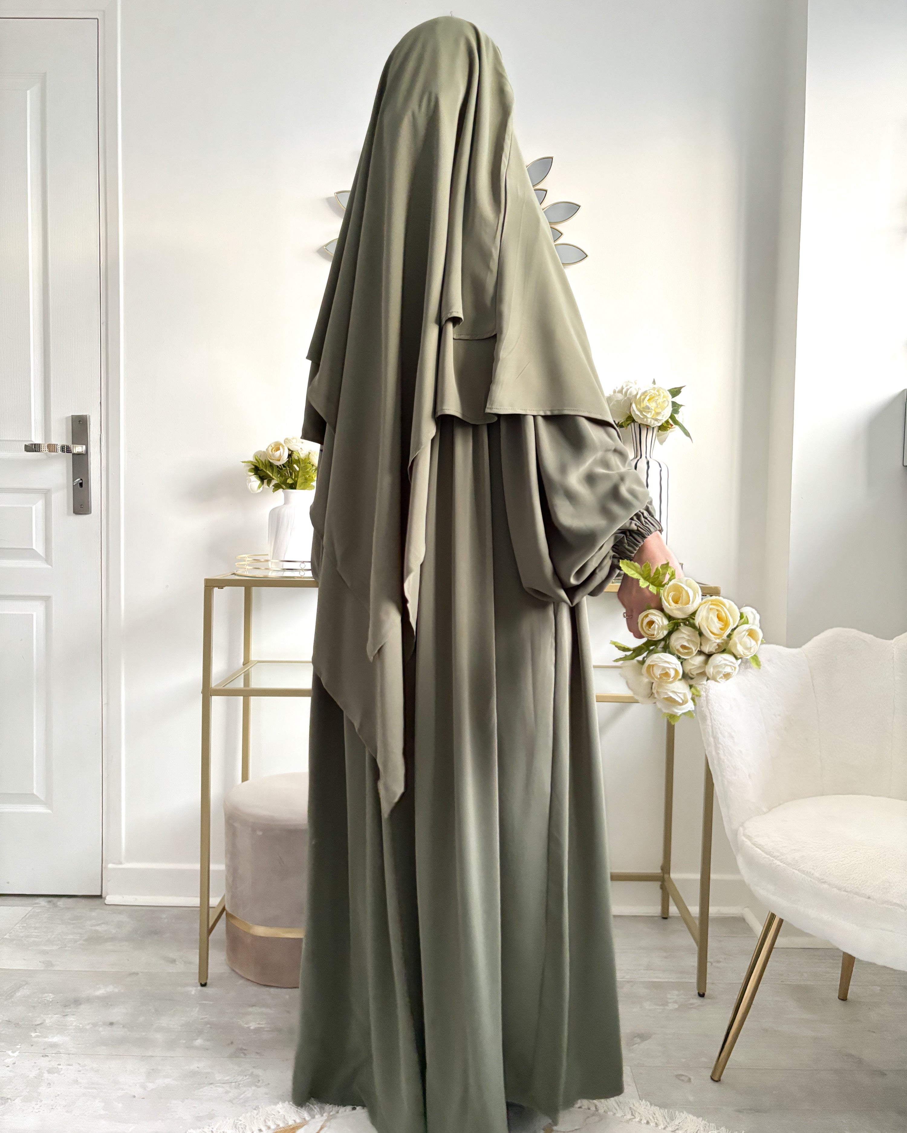 Khimar Rehab – Élégance et Modestie en Soie de Médine