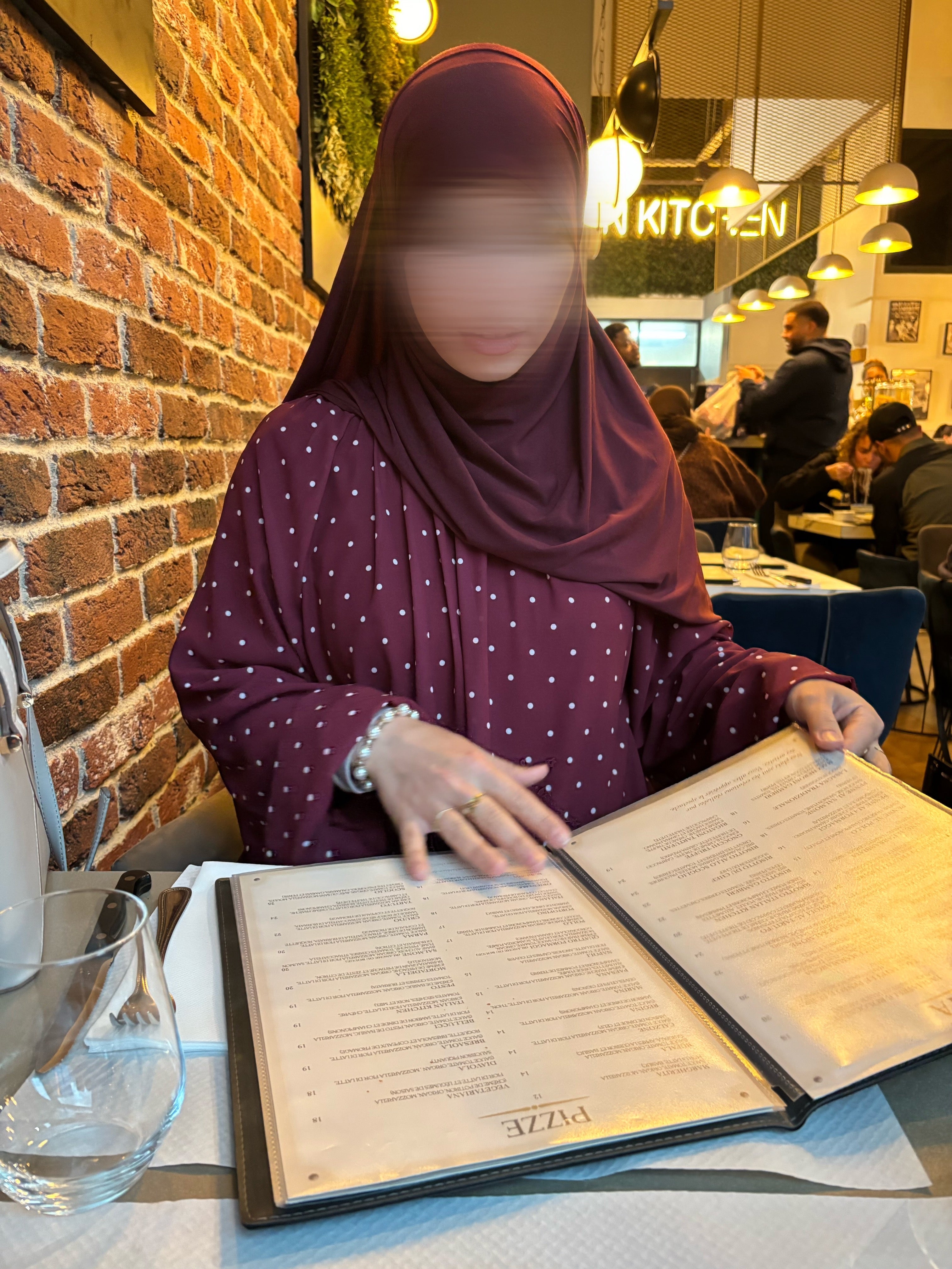 Robe Longue à Pois – Modest Fashion Élégante