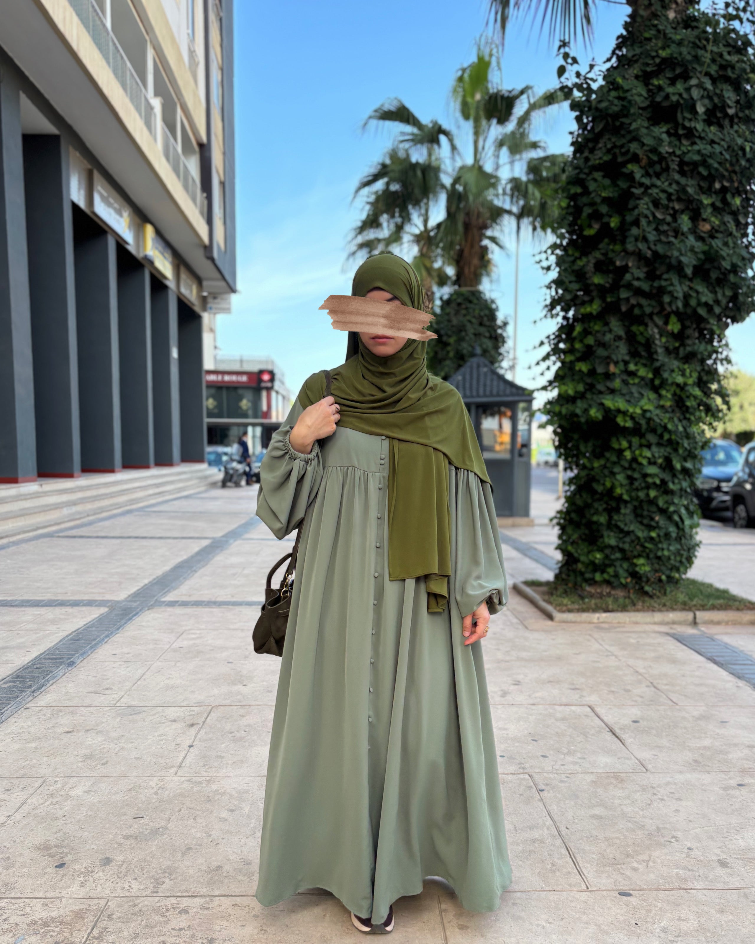 Abaya Alya en Soie de Médine – Élégance Pudique et Raffinée