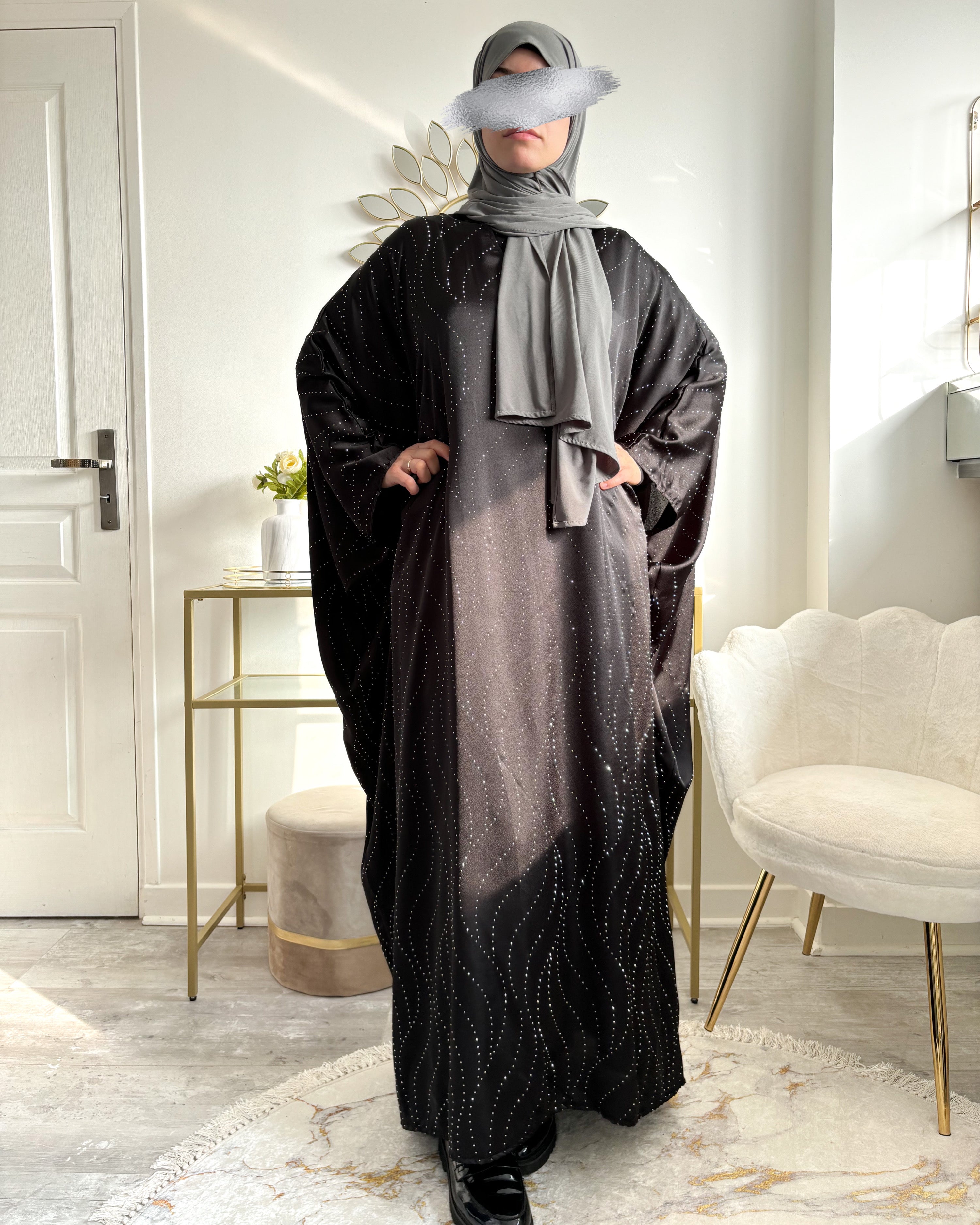 Abaya Satinée Strass – Élégance & Raffinement pour vos Événements