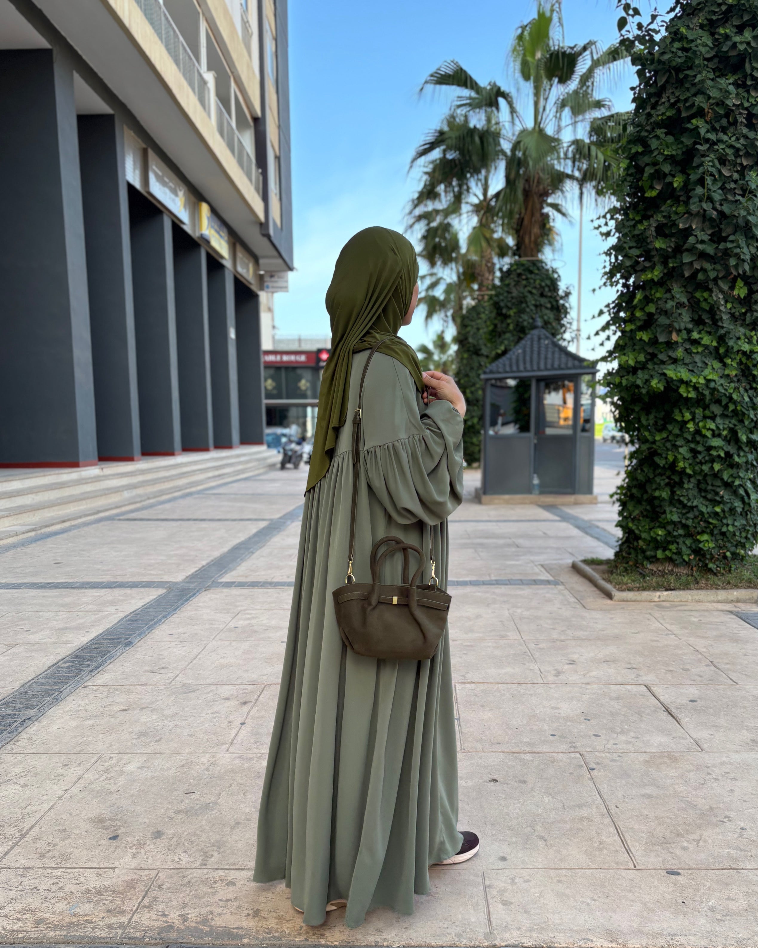 Abaya Alya en Soie de Médine – Élégance Pudique et Raffinée