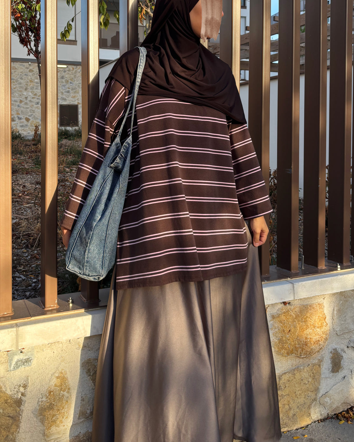 Jupe Satinée Taille Haute - Élégance et Modestie