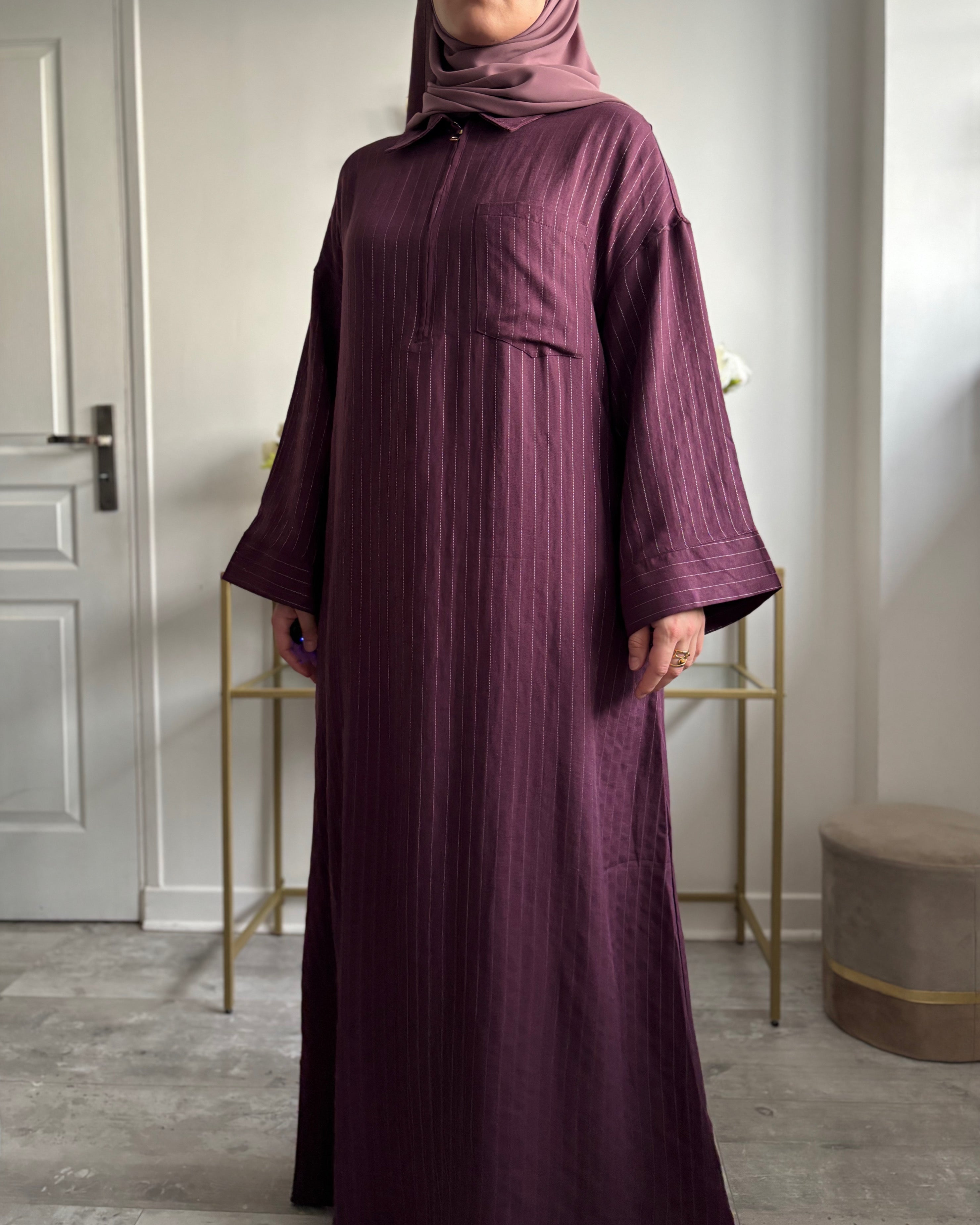 Abaya Rayée Col Polo Zip – | Modest Fashion Élégante & Naturelle