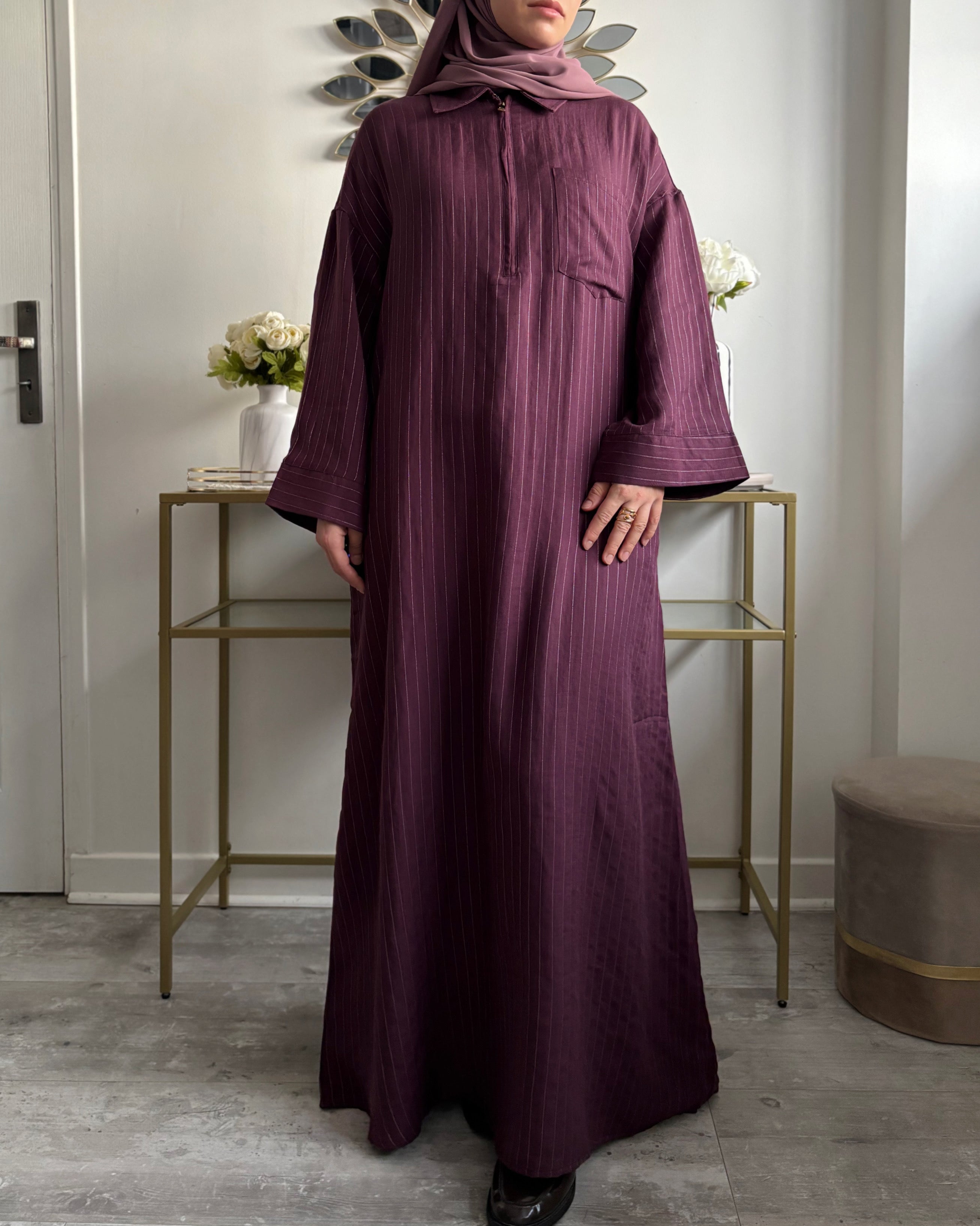 Abaya Rayée Col Polo Zip – | Modest Fashion Élégante & Naturelle