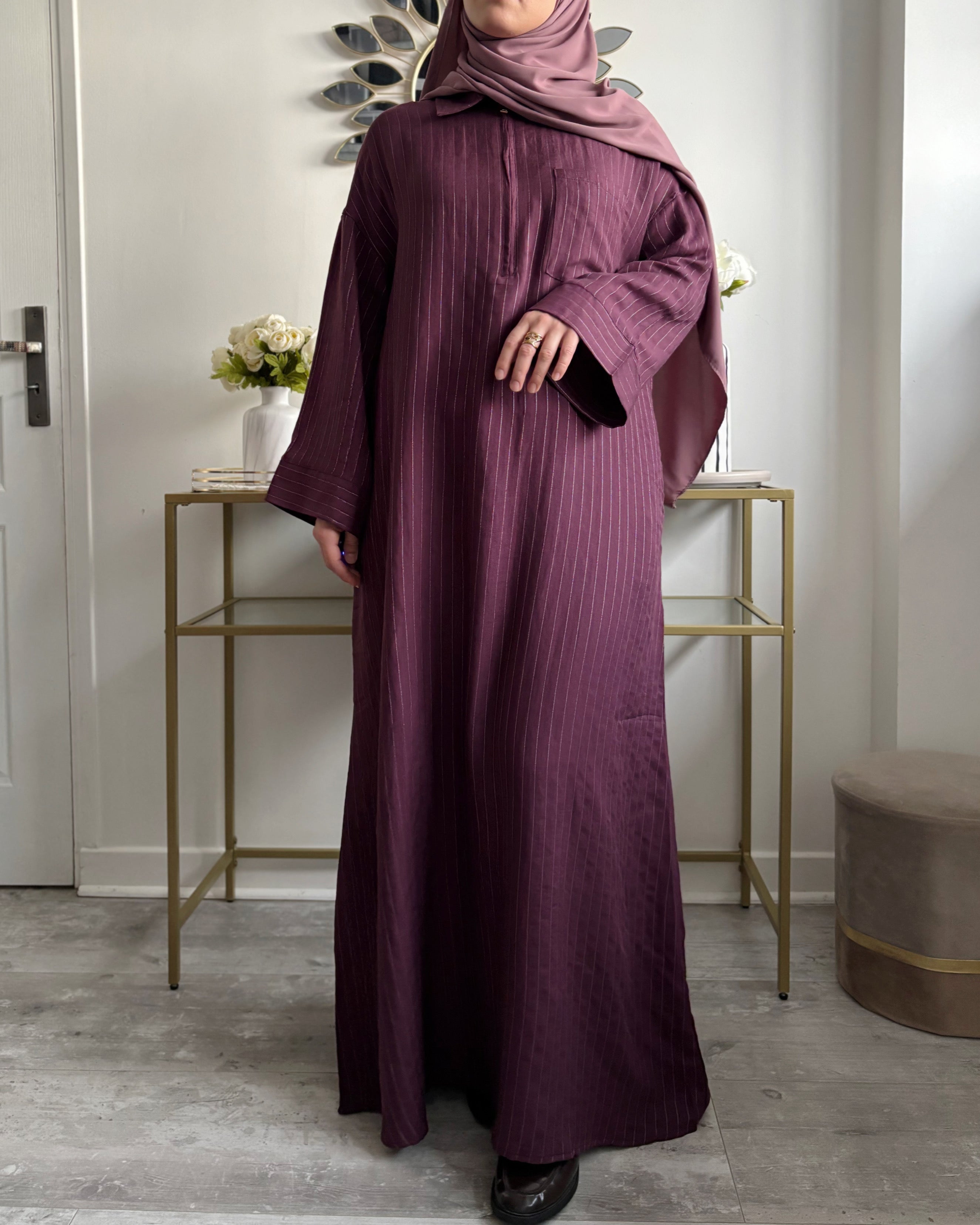 Abaya Rayée Col Polo Zip – | Modest Fashion Élégante & Naturelle