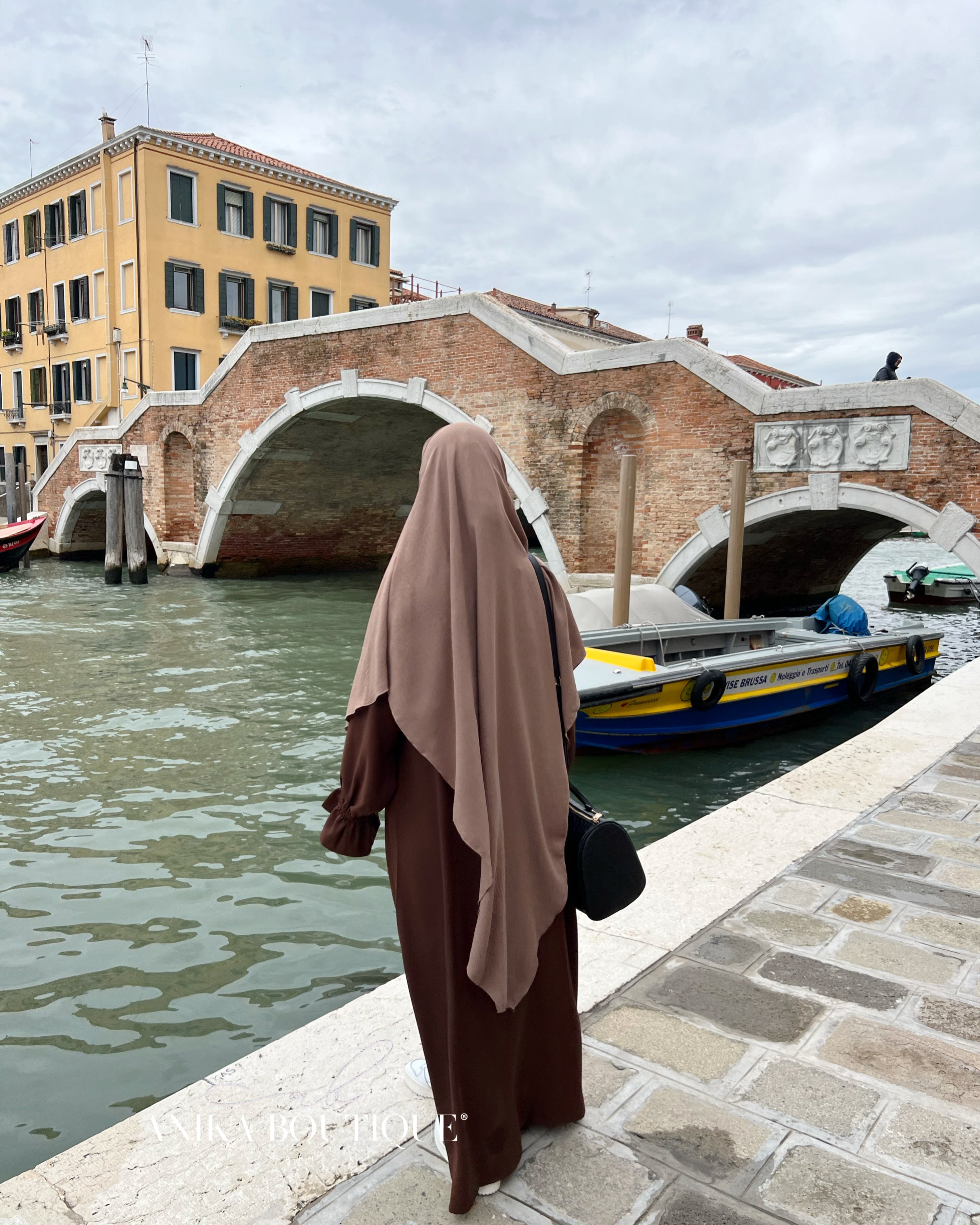 Abaya Amal – Élégance et Fluidité