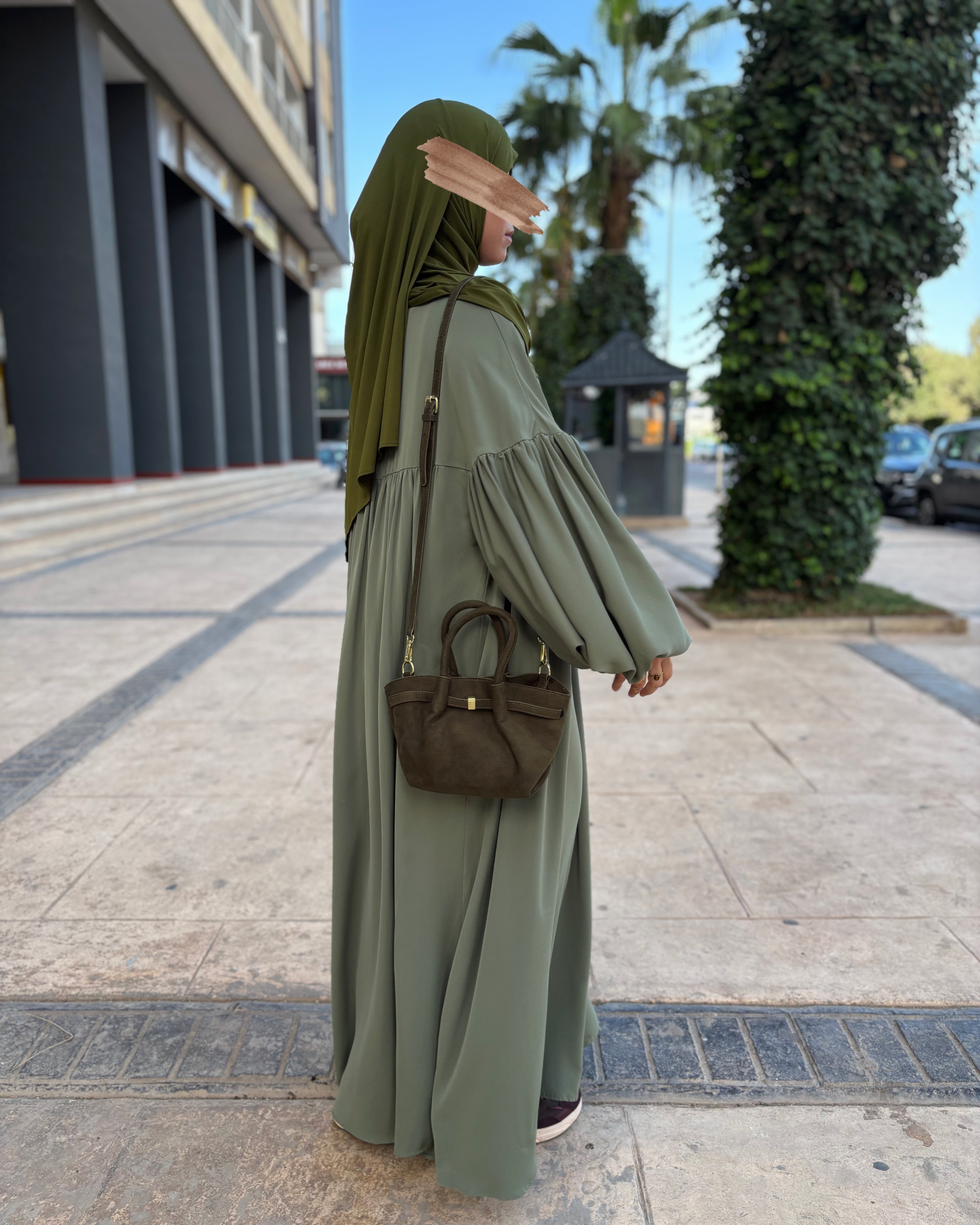 Abaya Alya en Soie de Médine – Élégance Pudique et Raffinée