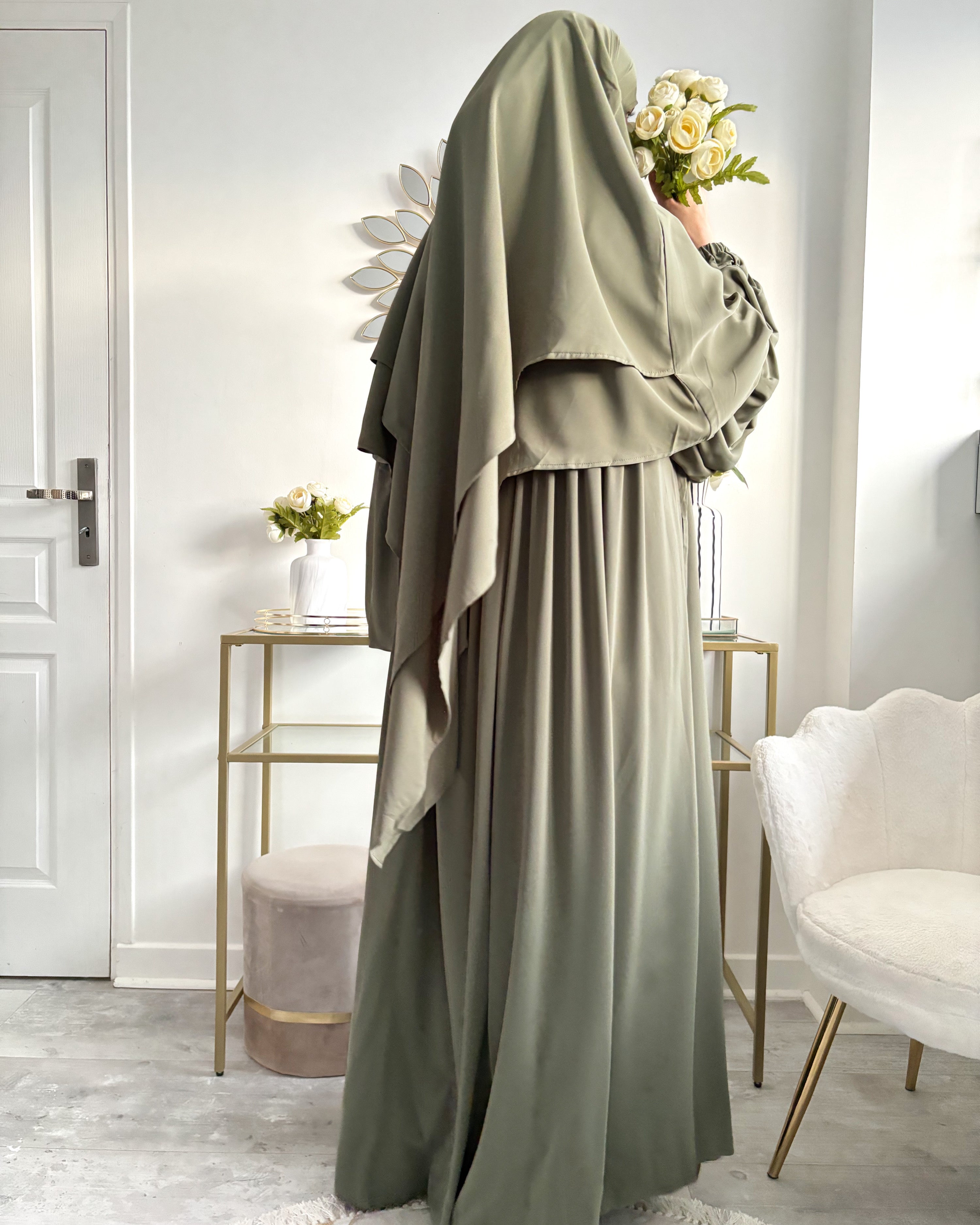 Khimar Rehab – Élégance et Modestie en Soie de Médine