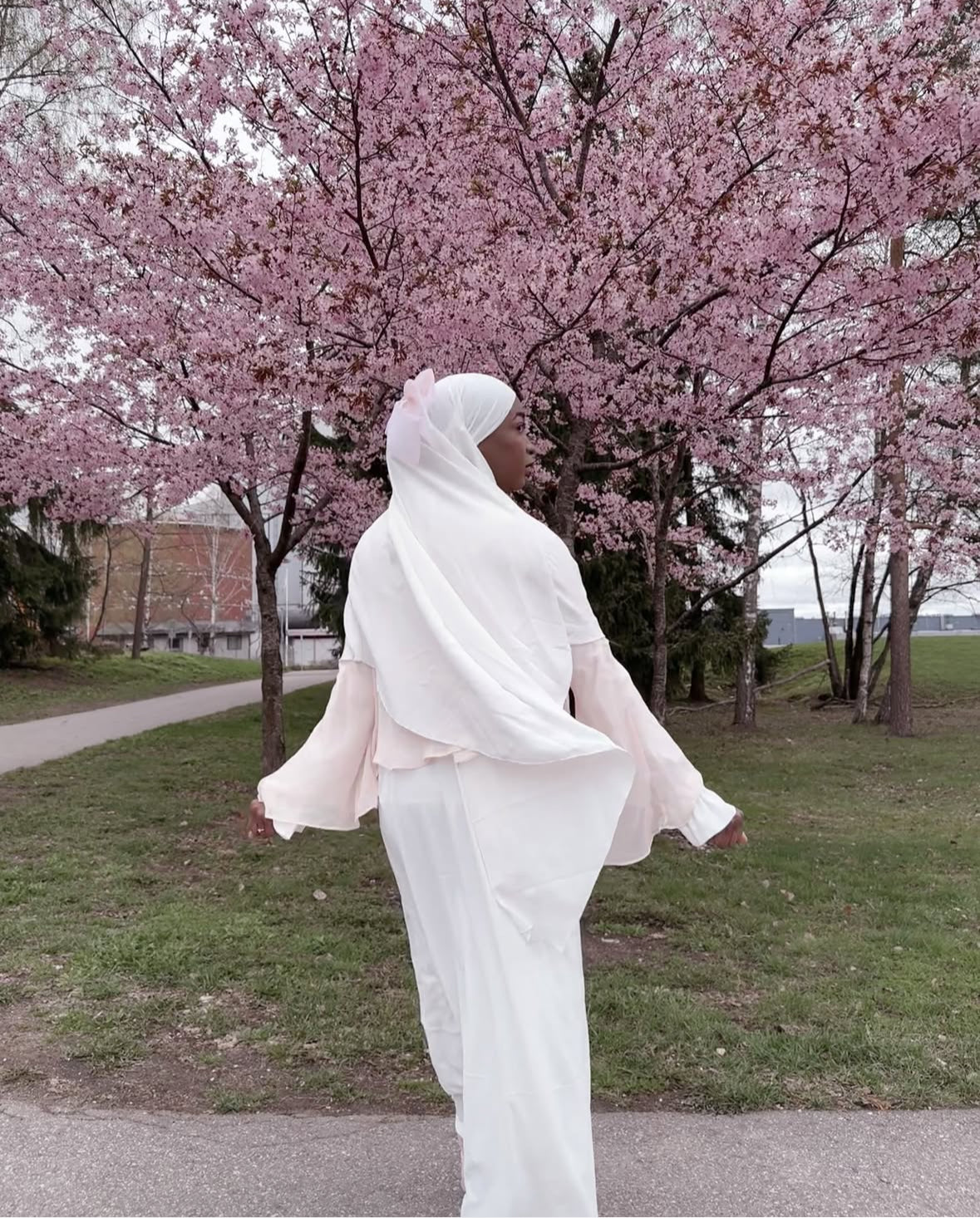 Abaya Amal – Élégance et Fluidité