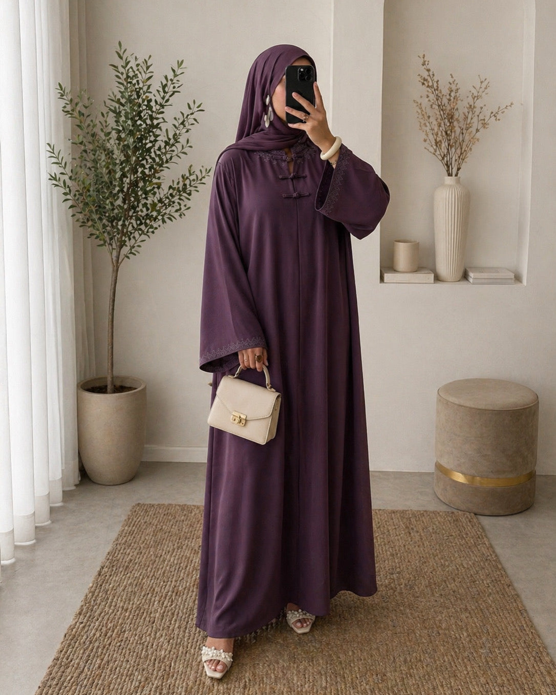 Abaya Élégante Style Asiatique – Boutons Pankou & Tissu Satiné