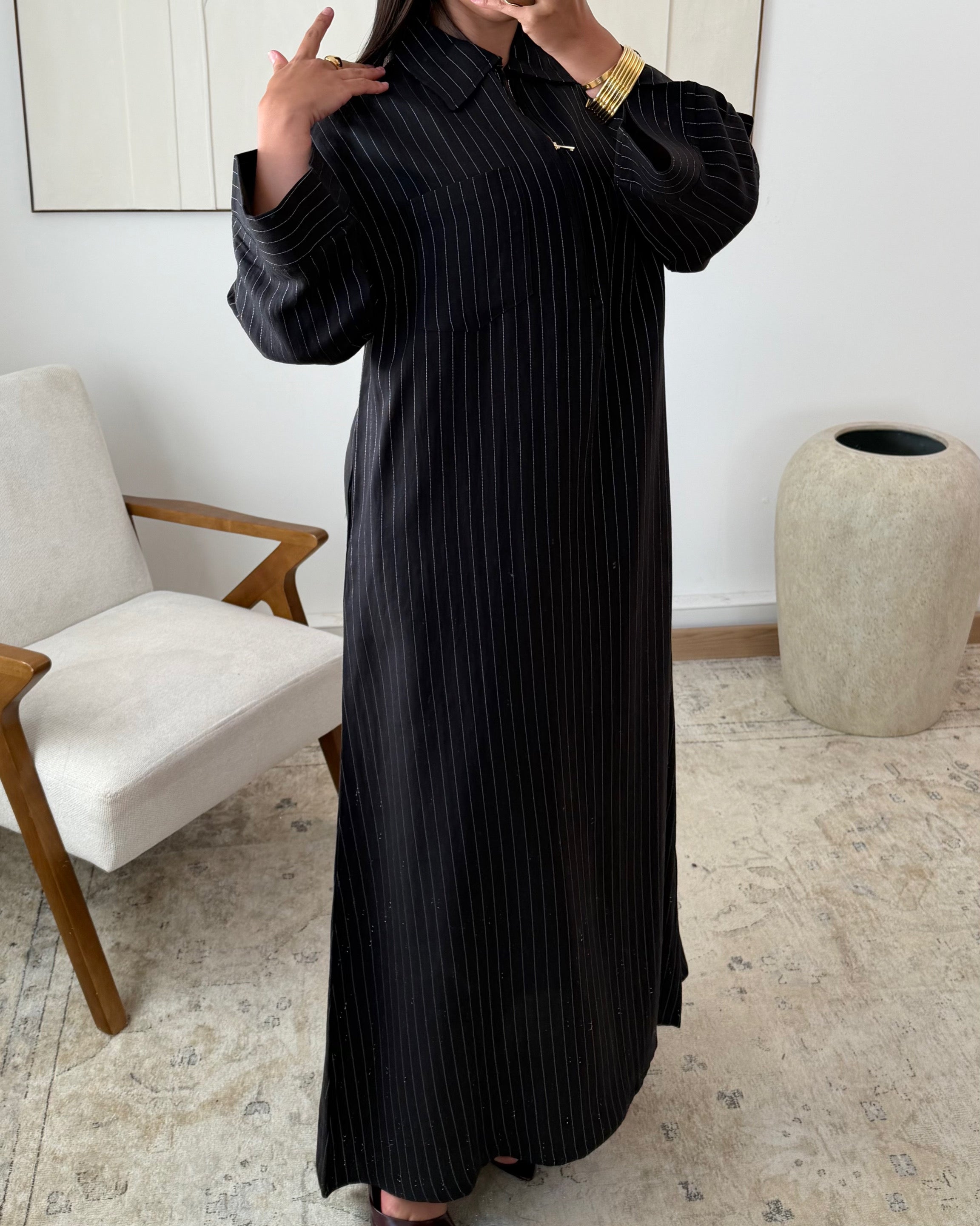 Abaya Rayée Col Polo Zip – | Modest Fashion Élégante & Naturelle