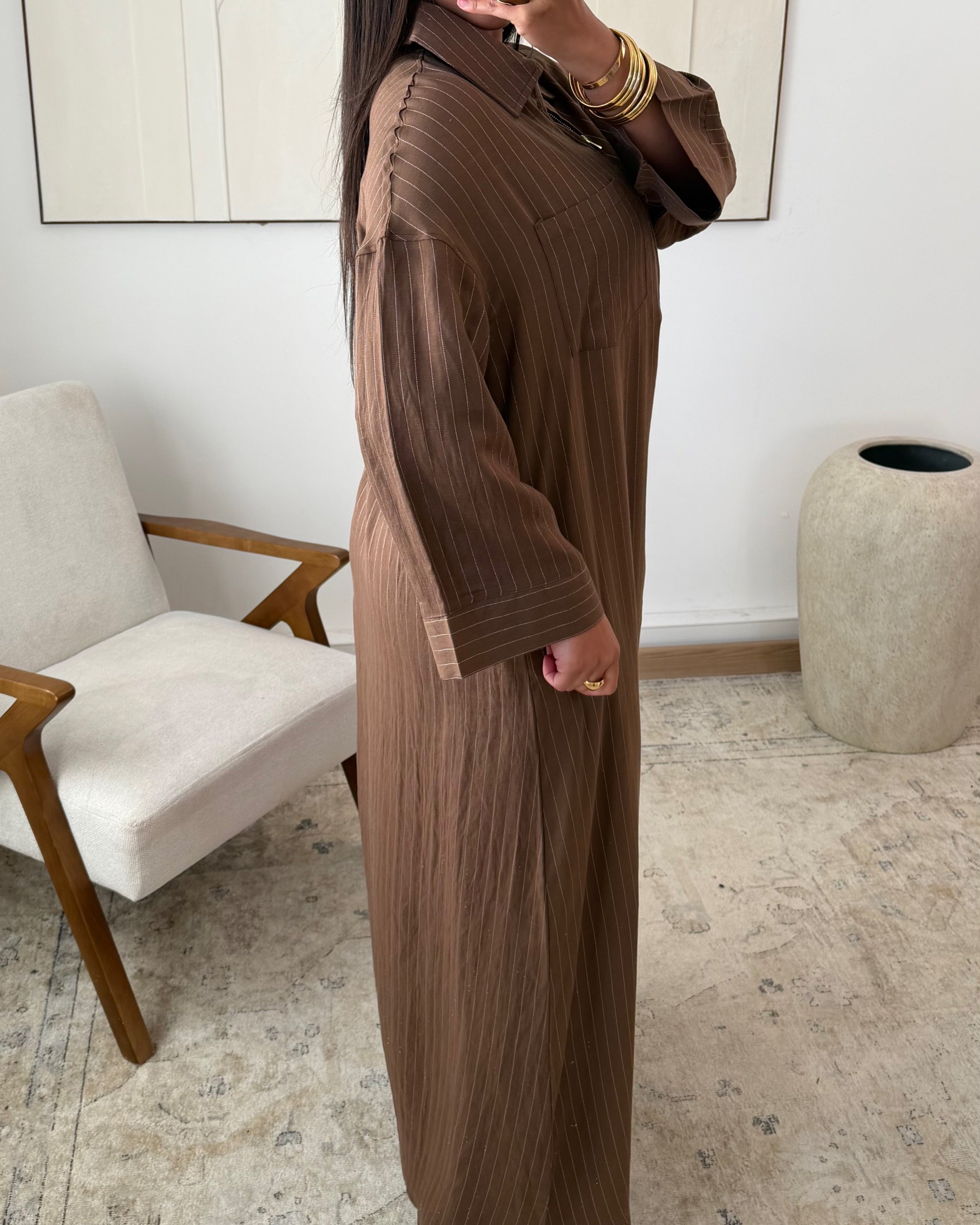 Abaya Rayée Col Polo Zip – | Modest Fashion Élégante & Naturelle