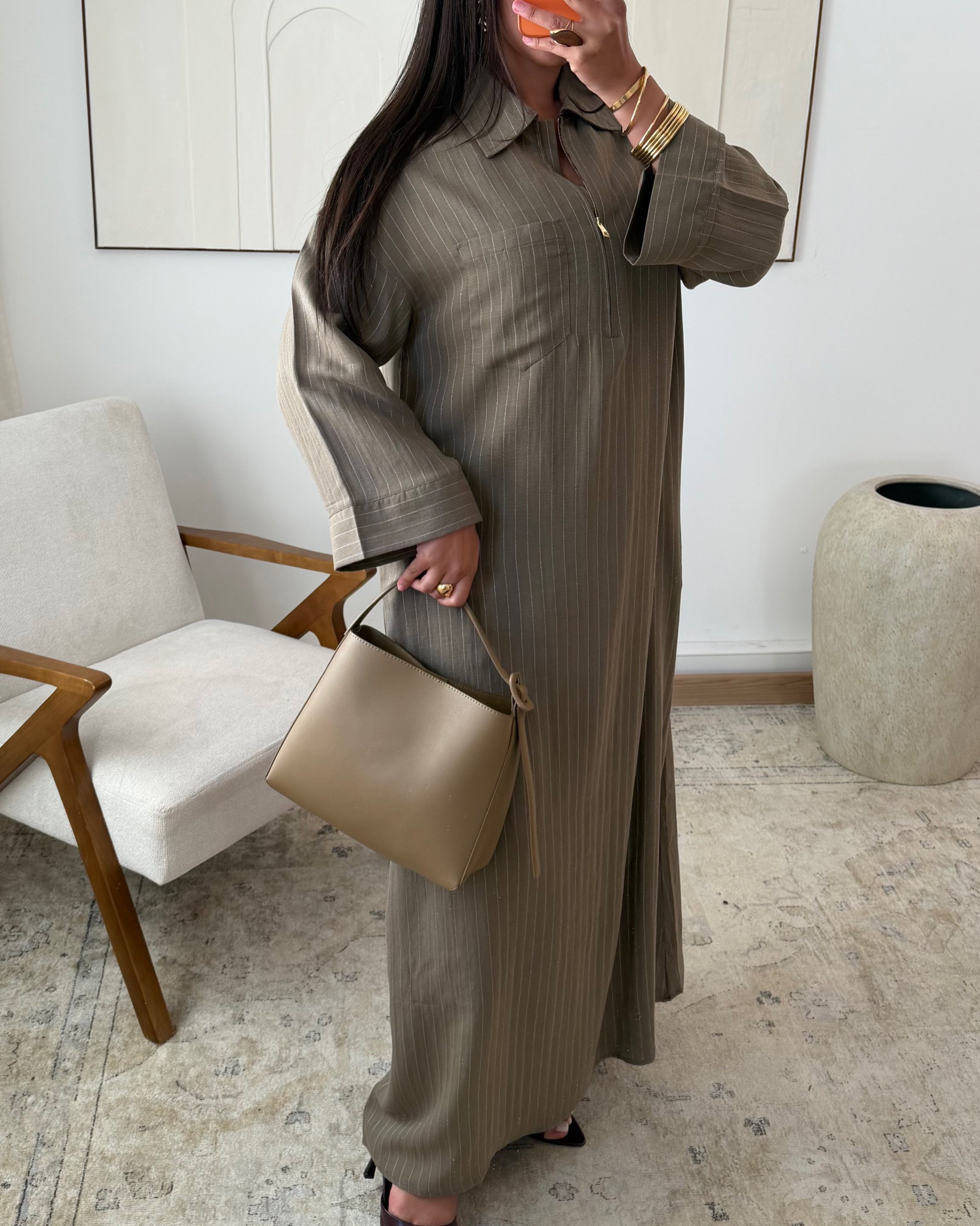 Abaya Rayée Col Polo Zip – | Modest Fashion Élégante & Naturelle