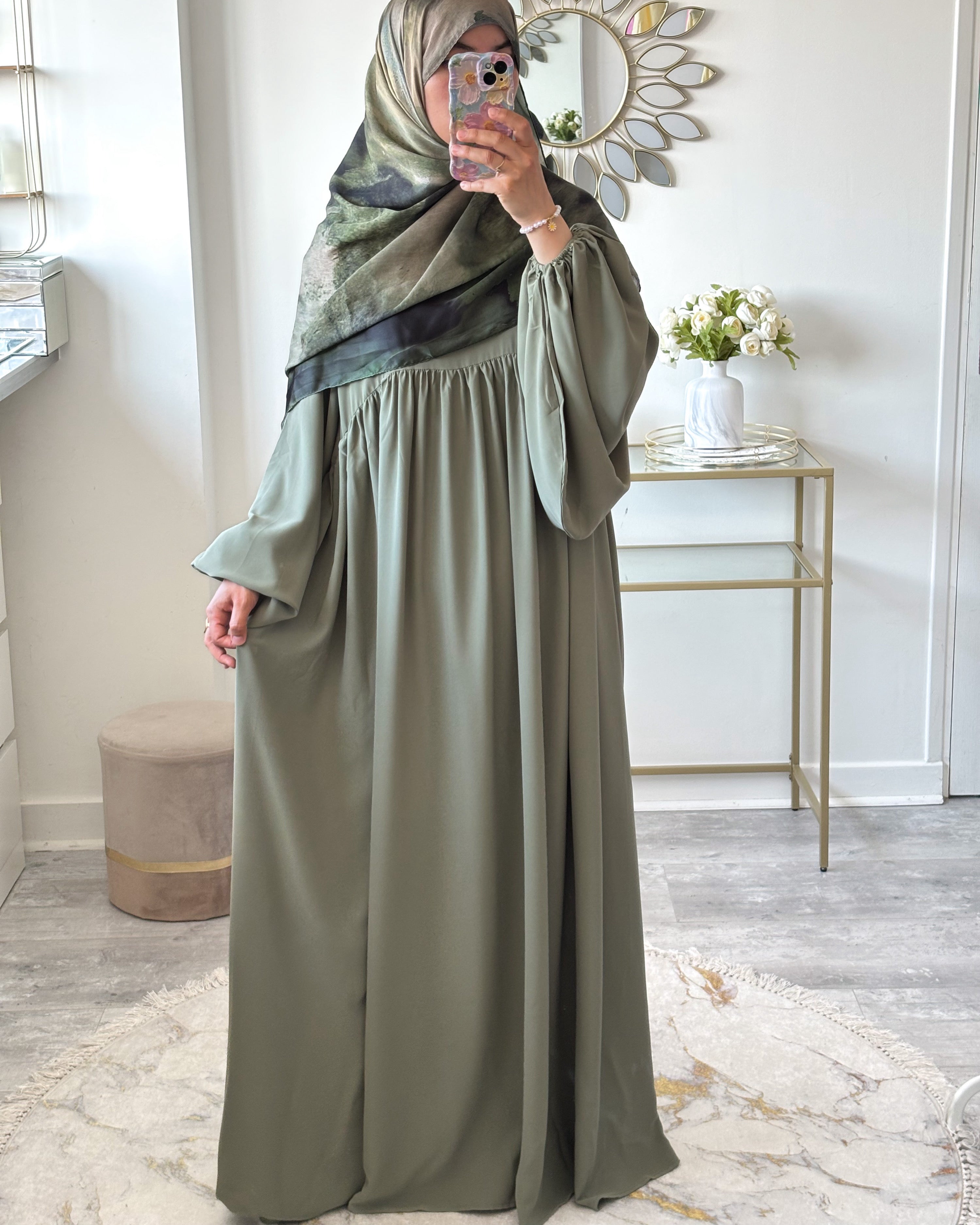 Abaya en soie de medine élégante manches bouffantes vertes sauge