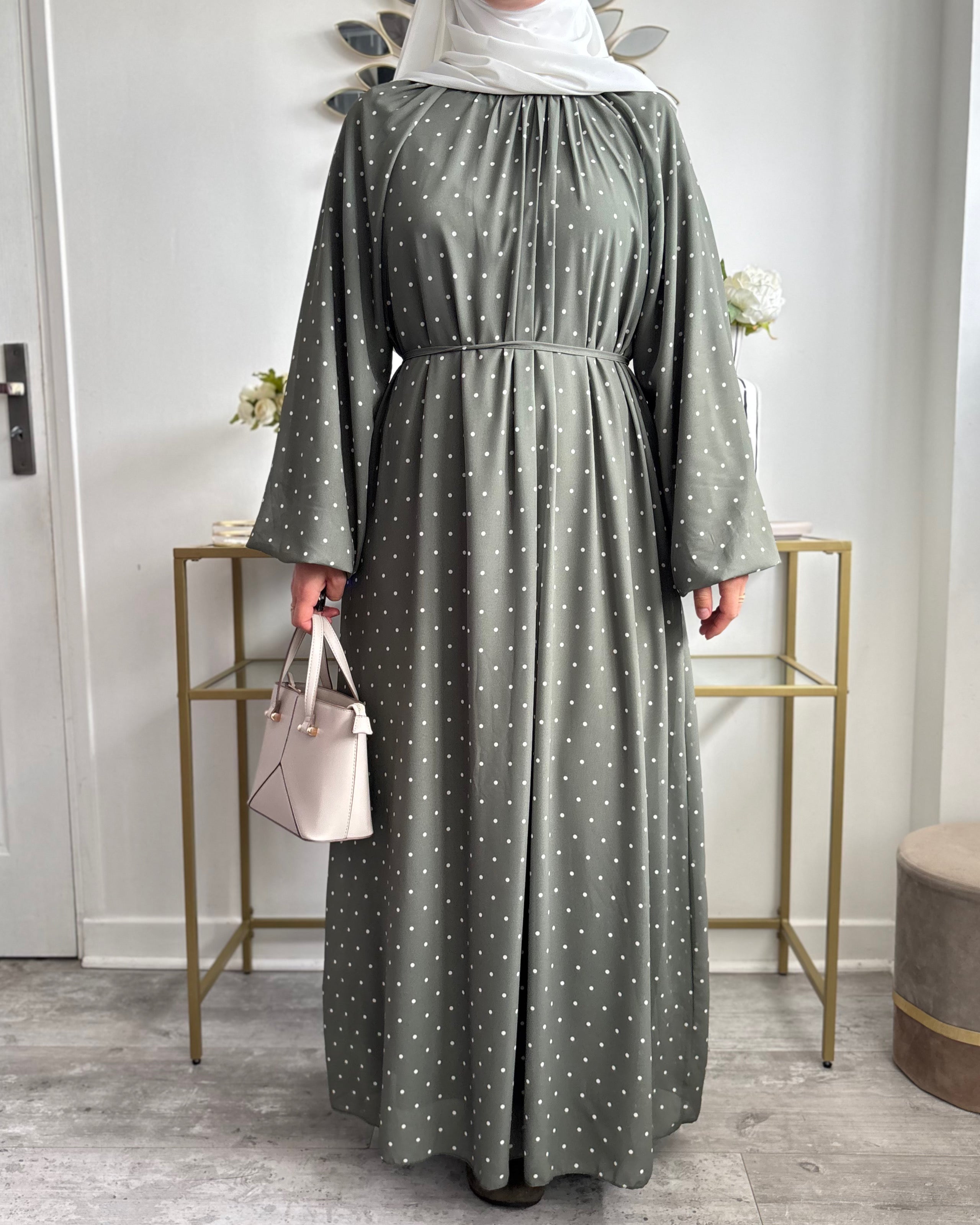 Robe Longue à Pois – Modest Fashion Élégante