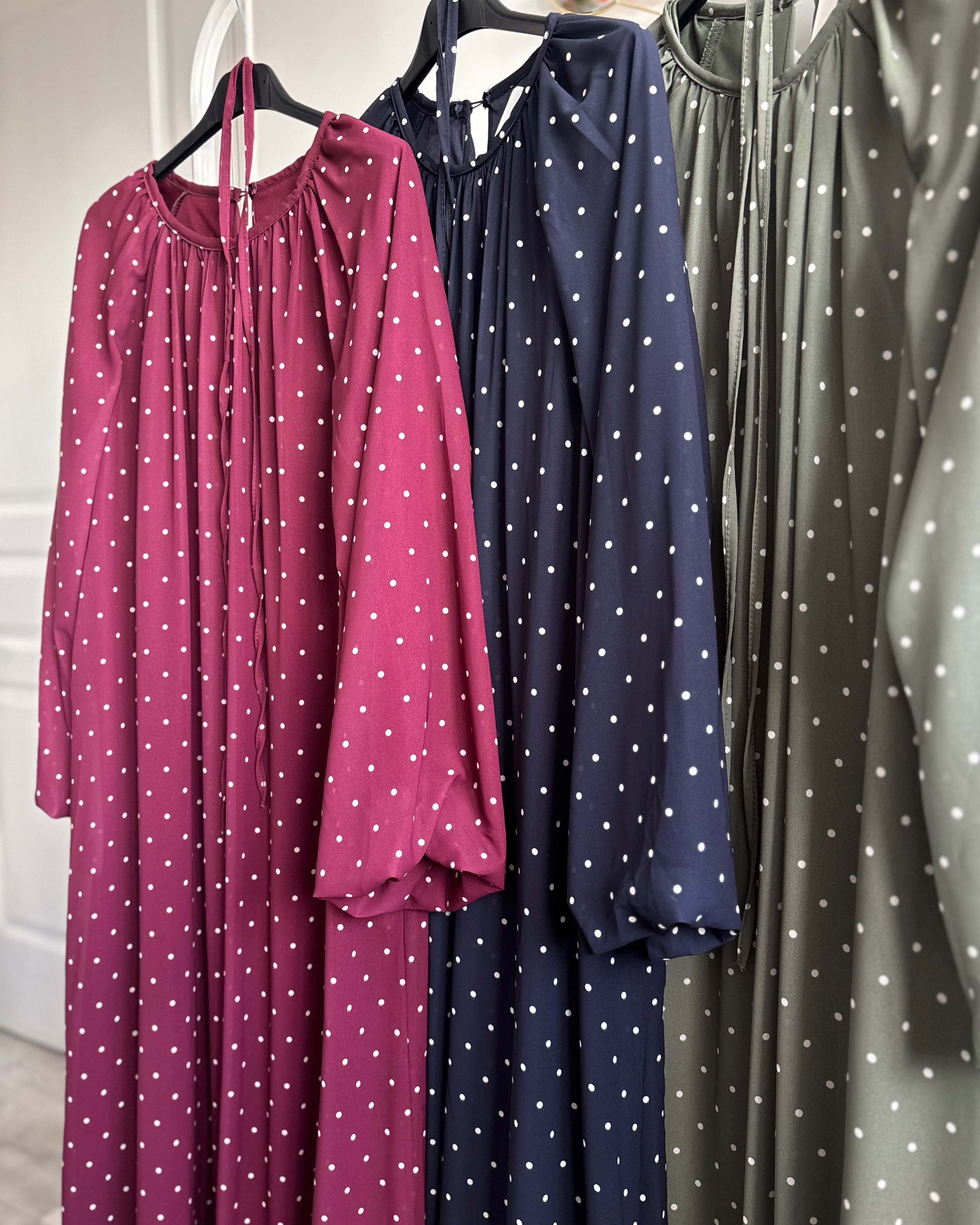 Robe Longue à Pois – Modest Fashion Élégante