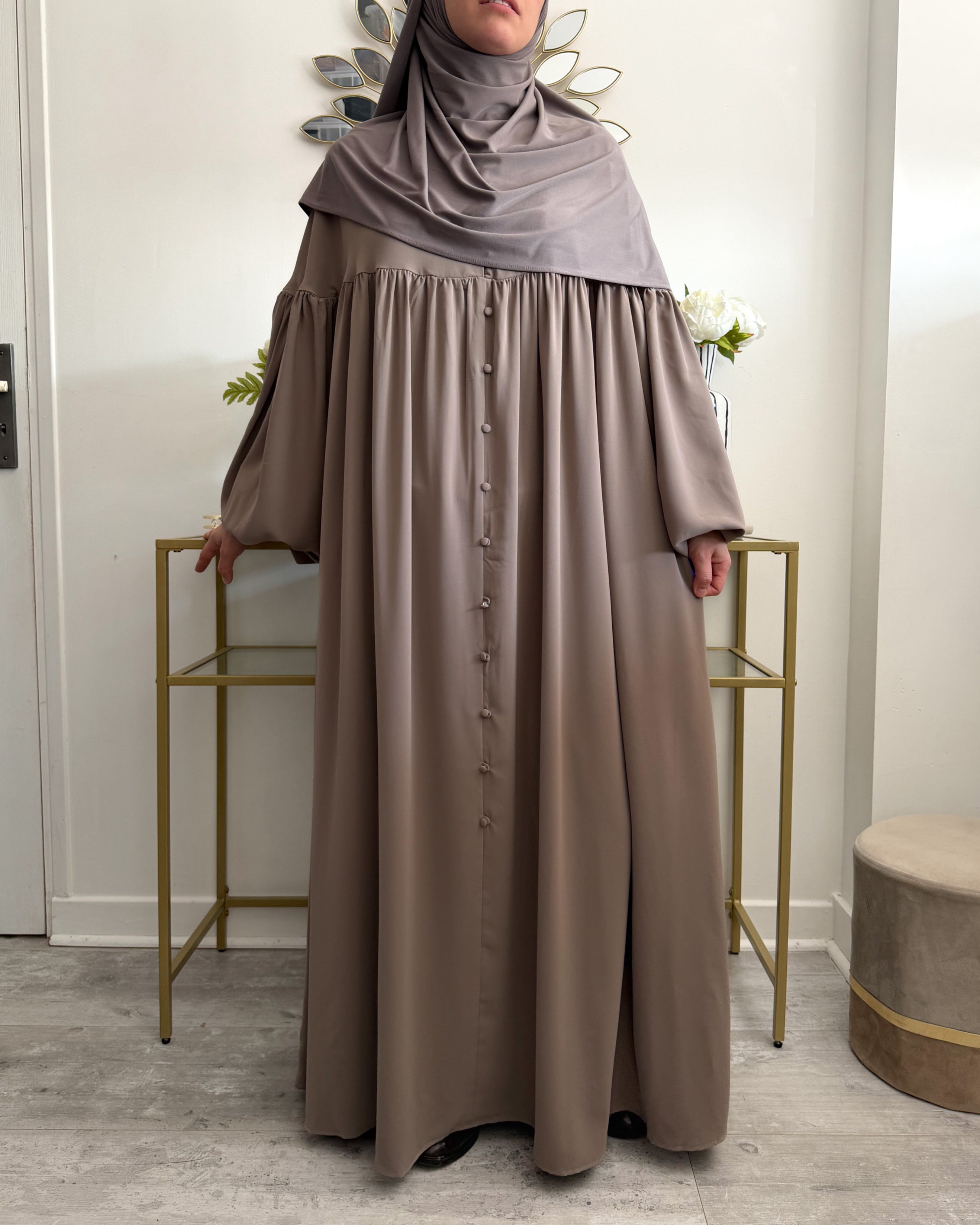 Abaya Alya en Soie de Médine – Élégance Pudique et Raffinée