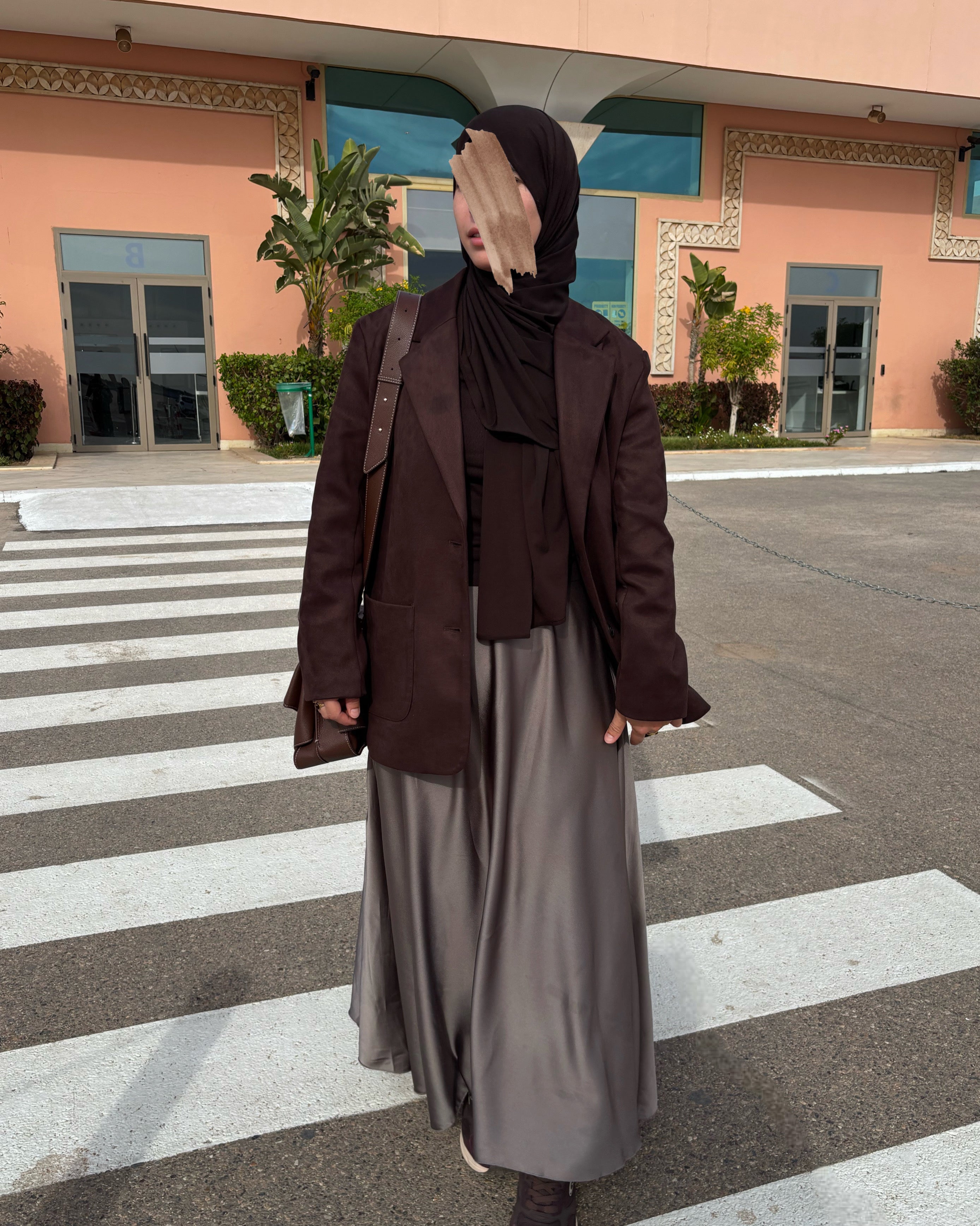 Jupe Satinée Taille Haute - Élégance et Modestie