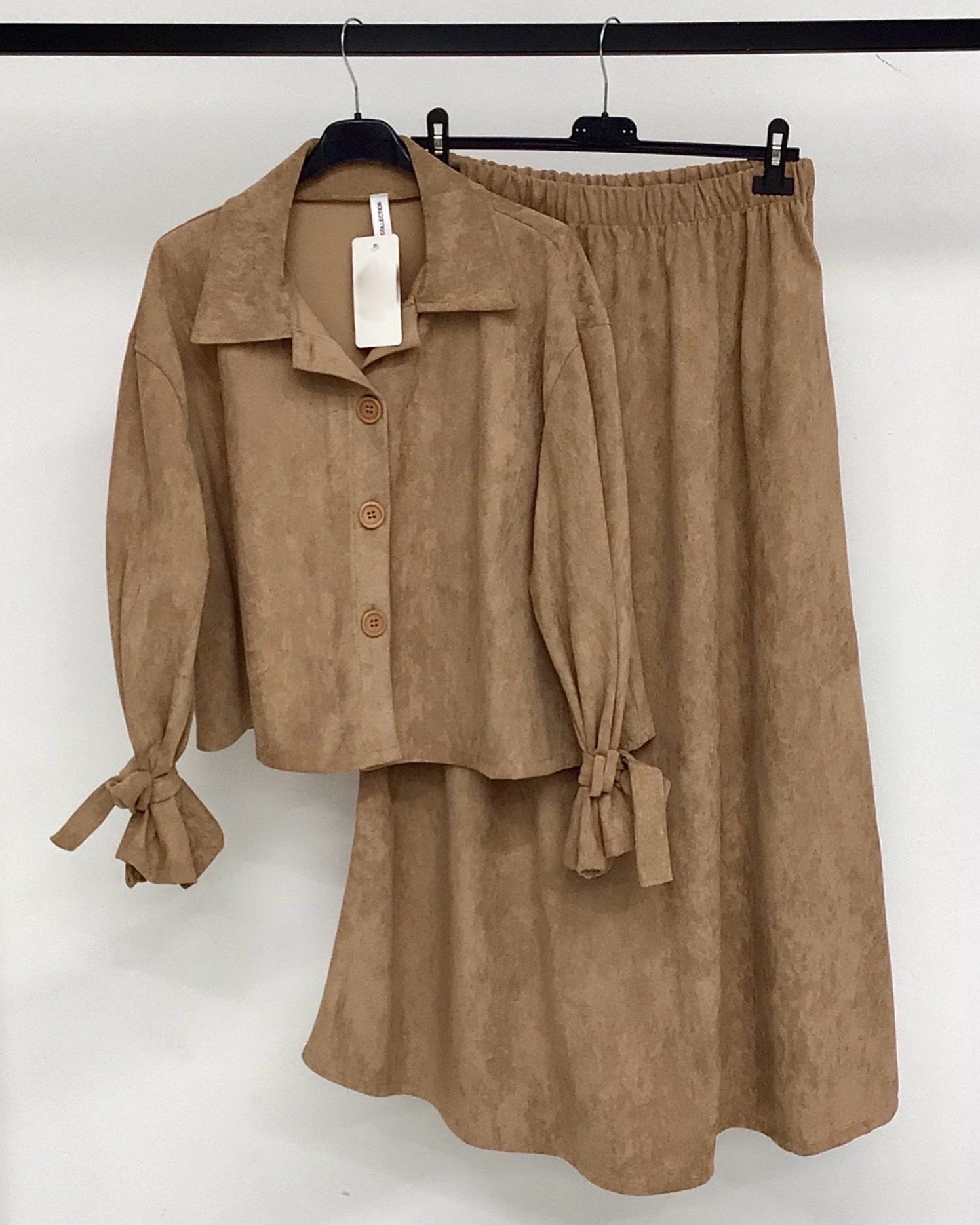 Ensemble suédine – Jupe longue & chemise courte