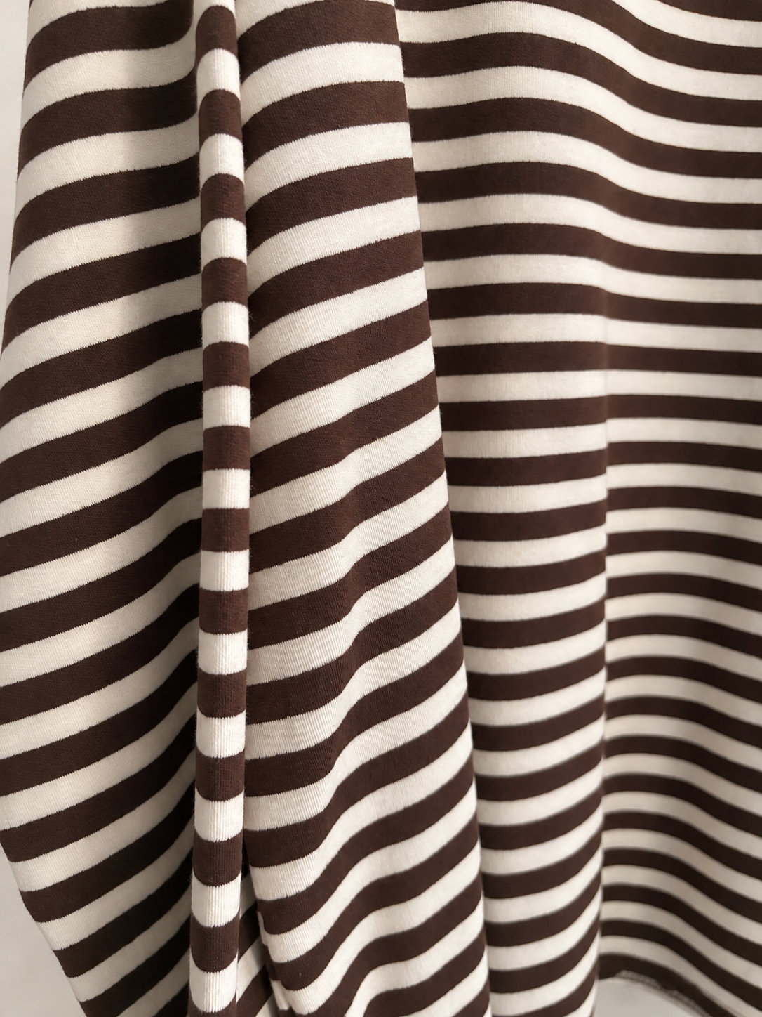 Tee-shirt Oversize Écru & Chocolat – Modest Fashion