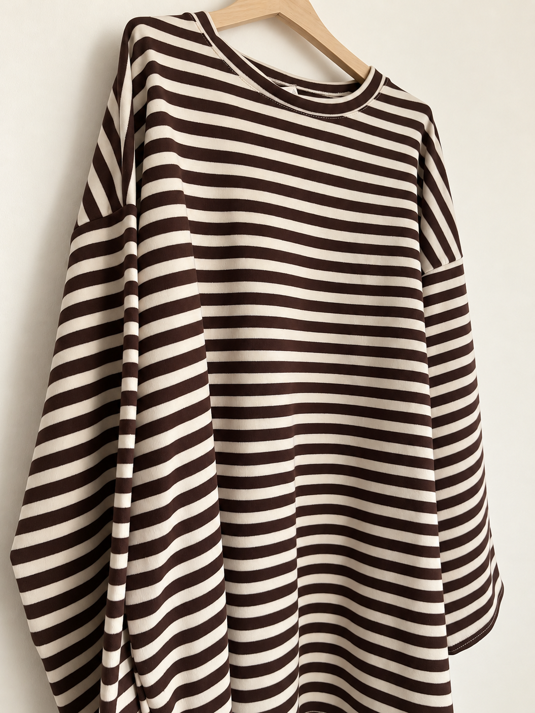 Tee-shirt Oversize Écru & Chocolat – Modest Fashion