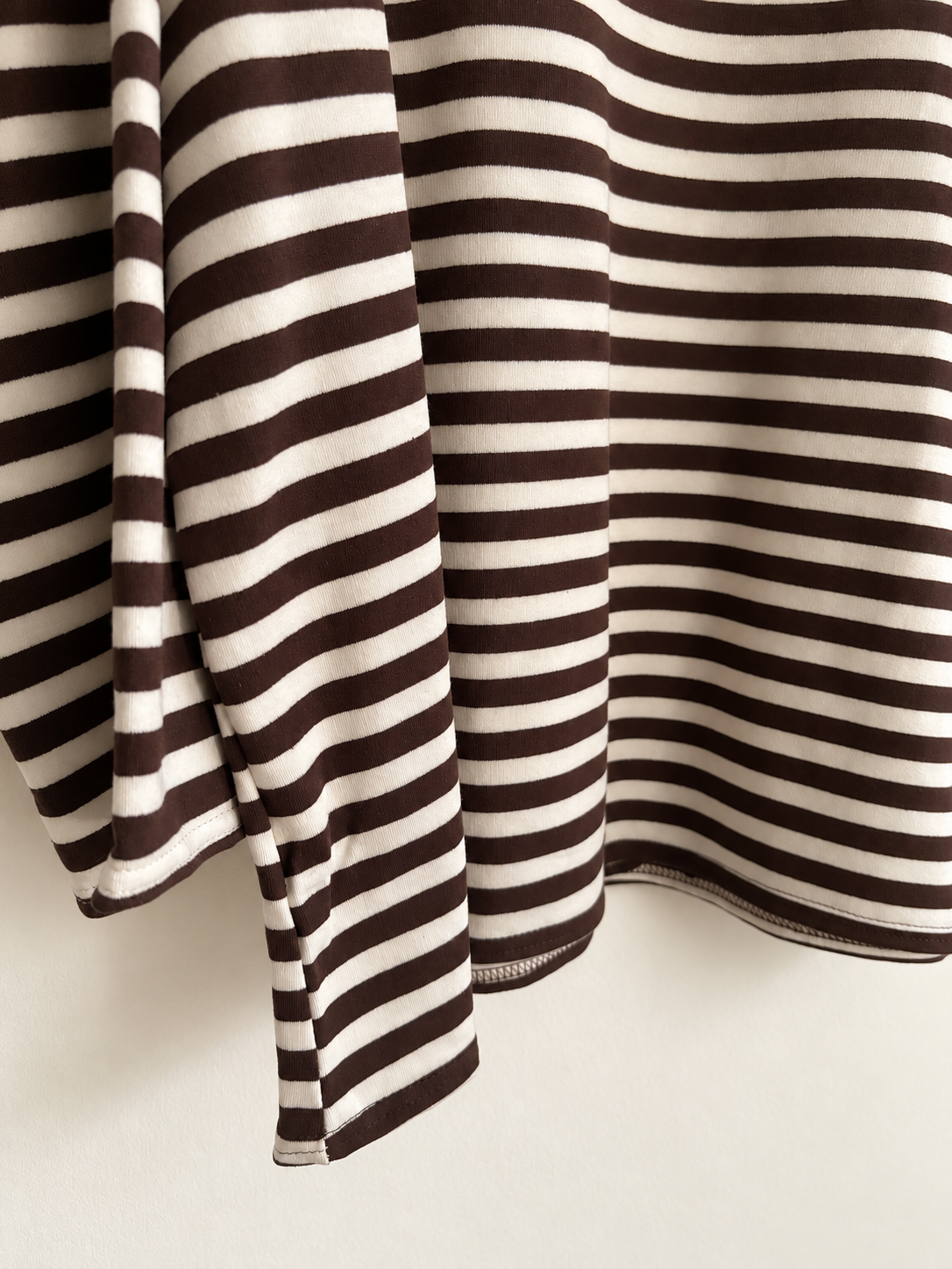 Tee-shirt Oversize Écru & Chocolat – Modest Fashion