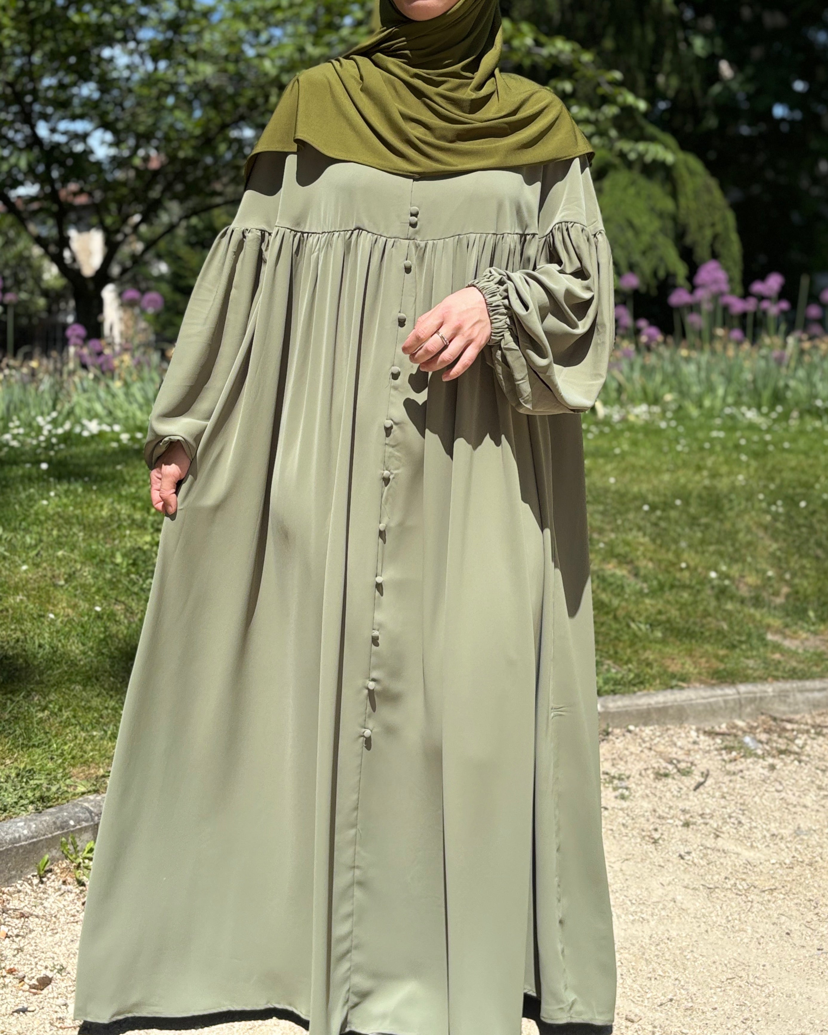 Détail manches bouffantes abaya Alya – style raffiné