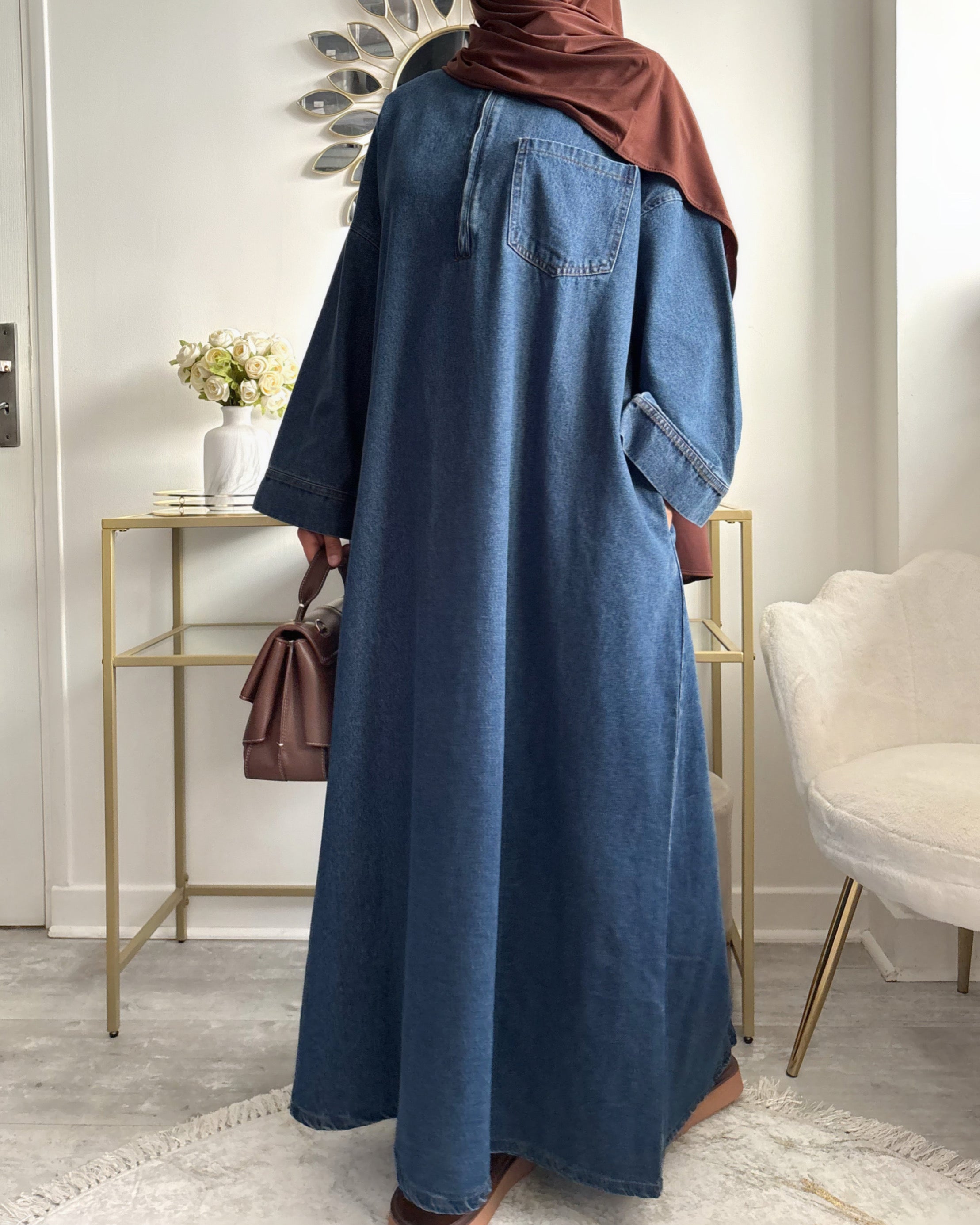 hijab style avec une abaya en jean