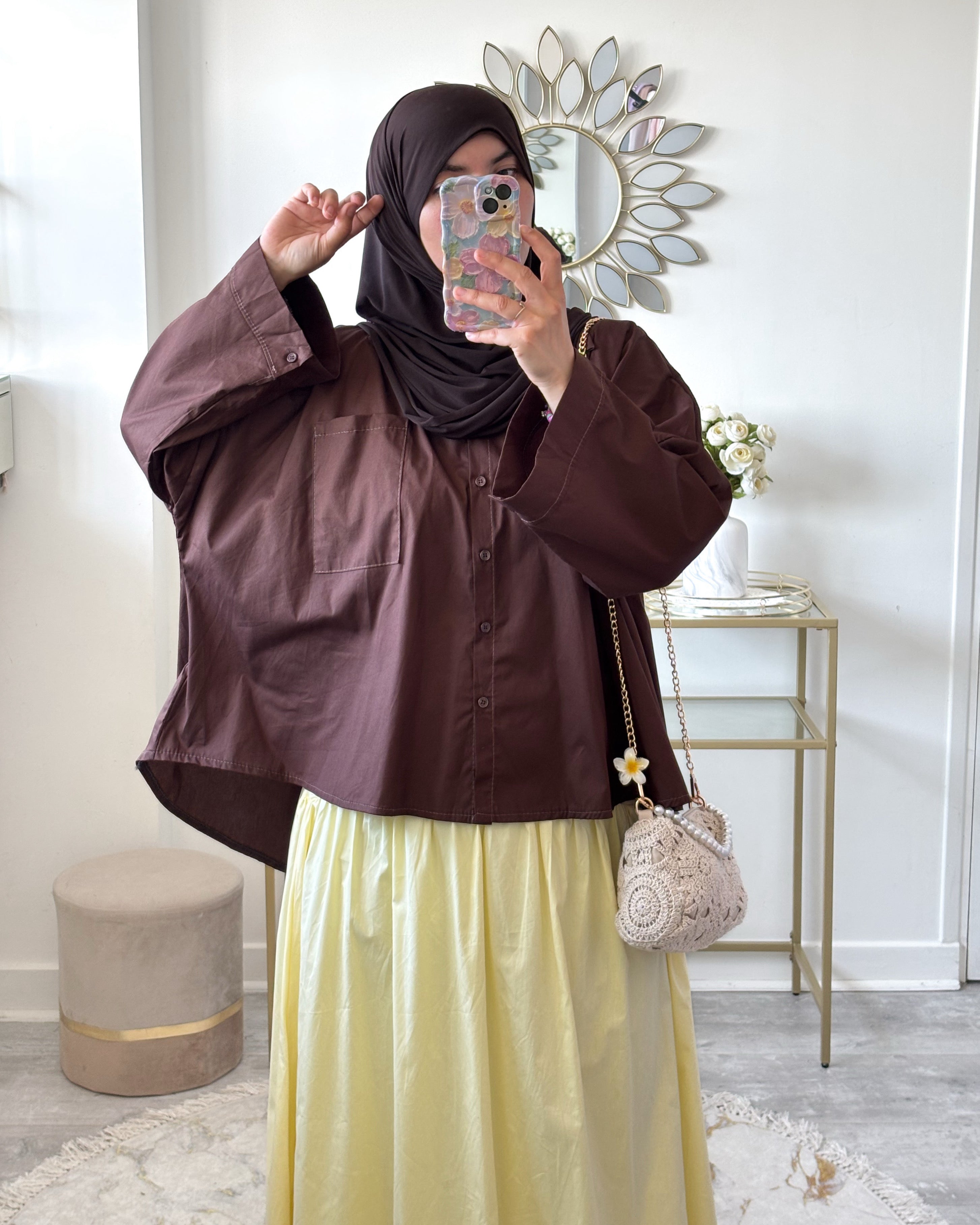 chemise ample large pour un look modeste à porter avec une jupe longue