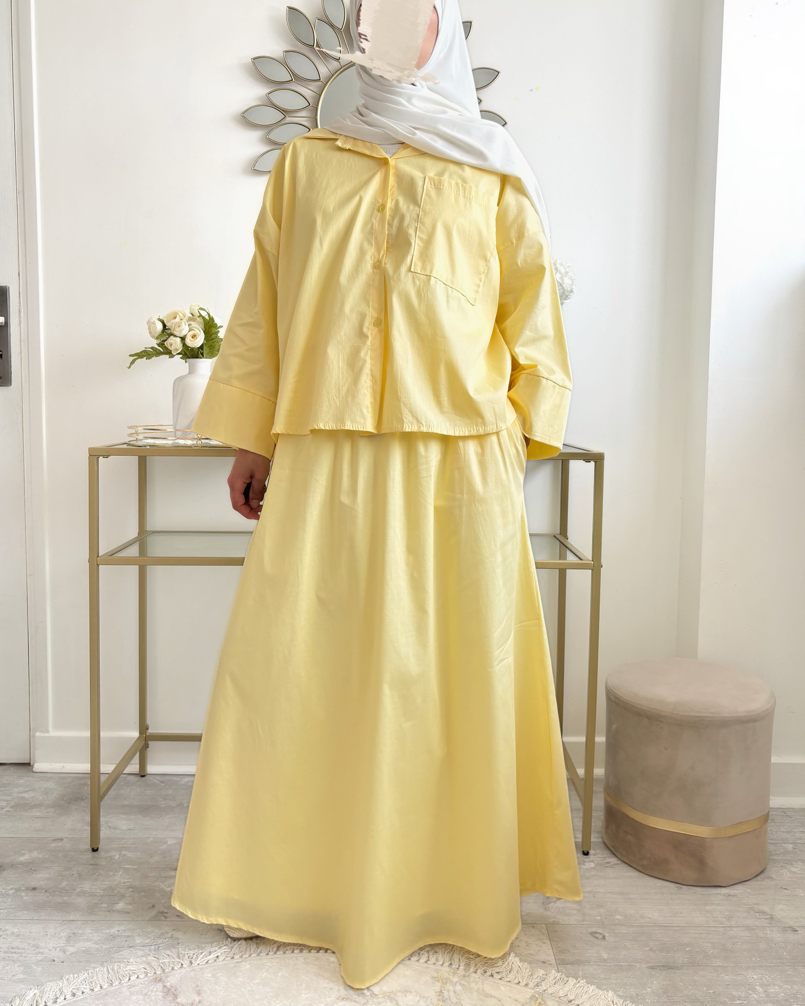 Ensemble modeste coton jaune clair vu de face, chemise oversize et jupe longu
