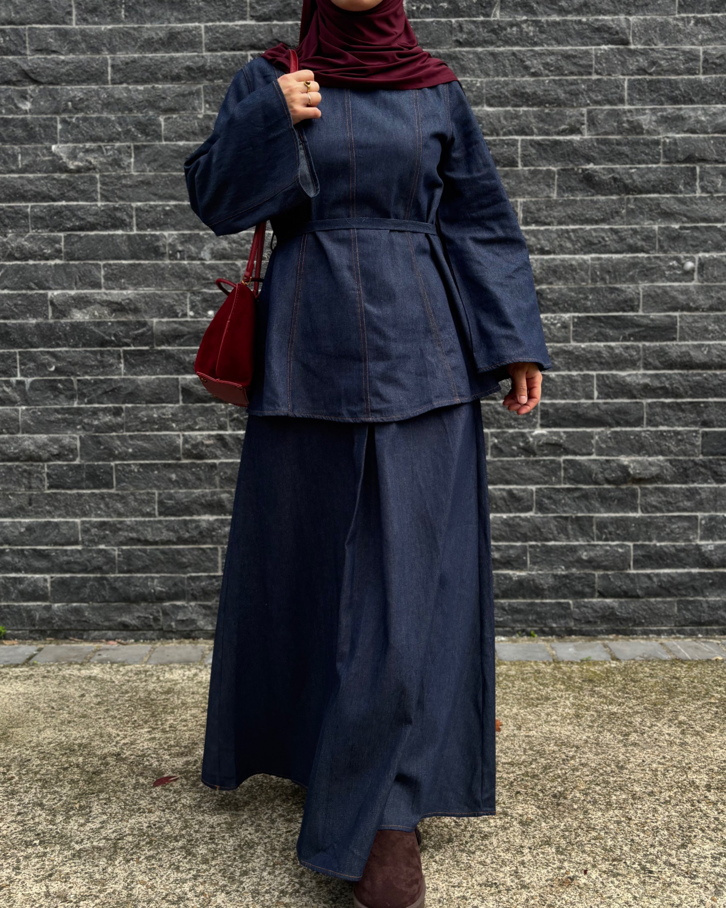 Ensemble en jean foncé Modest Fashion avec ceinture – jupe longue et tunique élégante