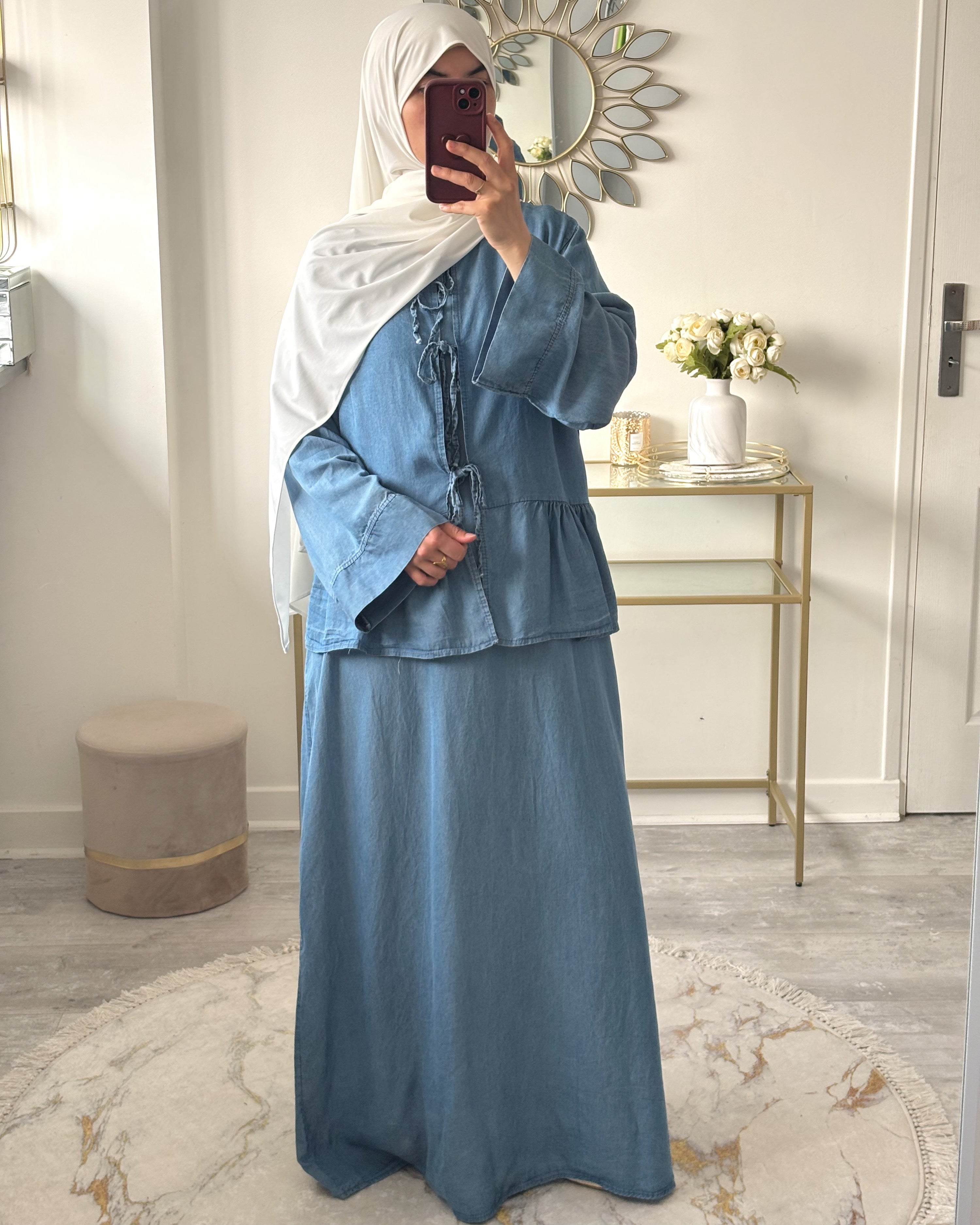 ensemble modeste avec une robe et un gilet à nouer en tencel