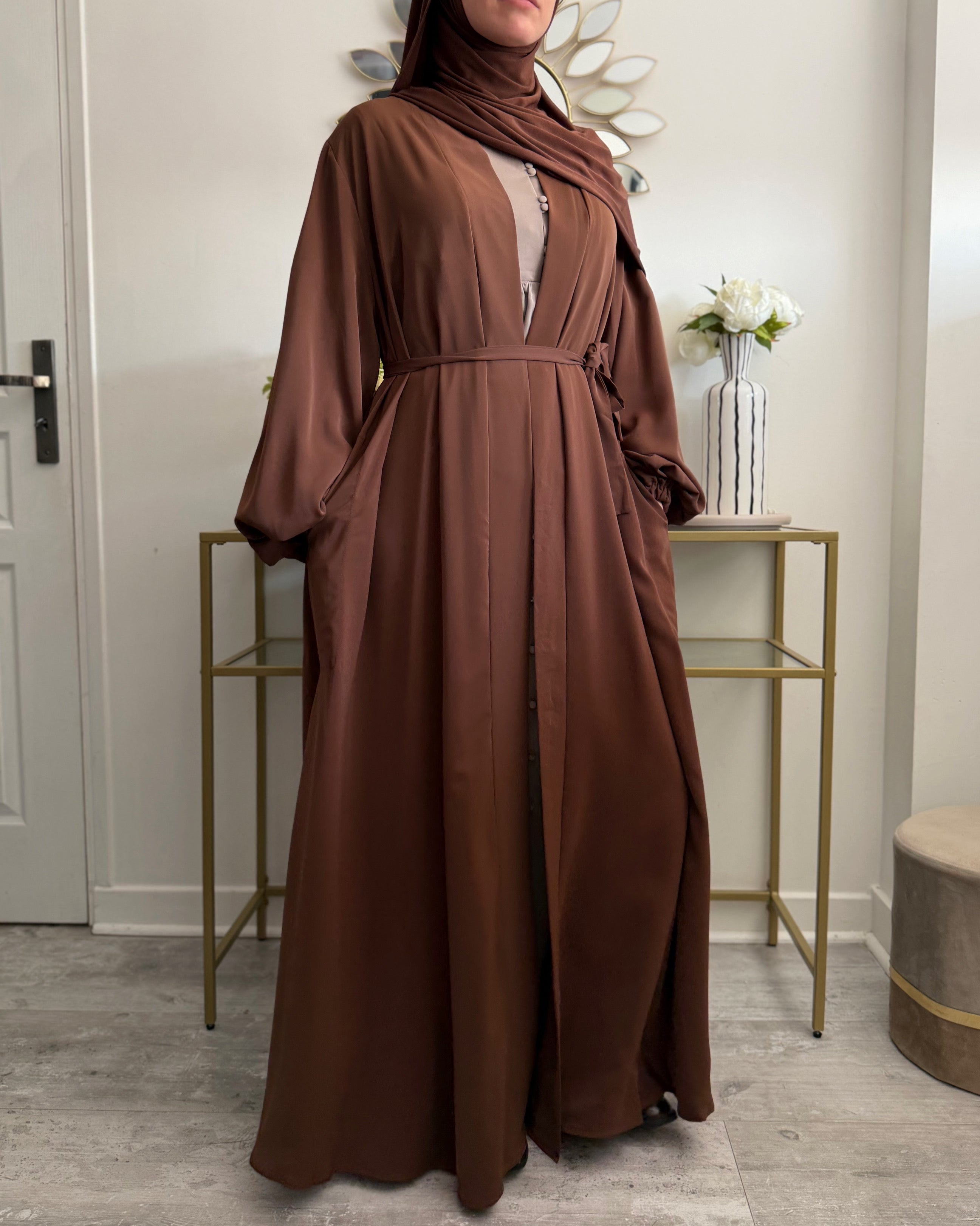 Kimono chocolat avec ceinture amovible pour silhouette élégante et fluide