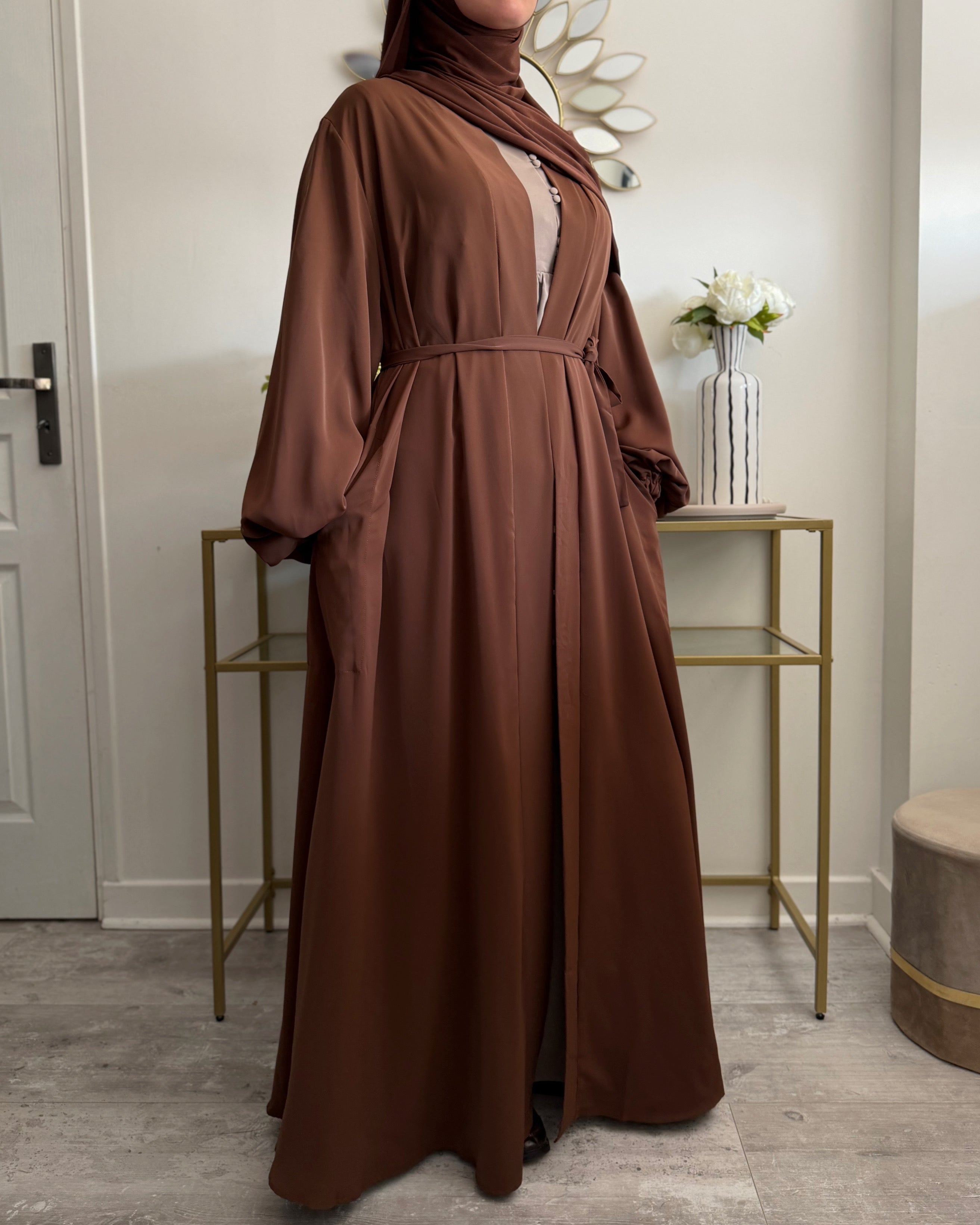 Détail manches bouffantes kimono effet soie tissu fluide et léger