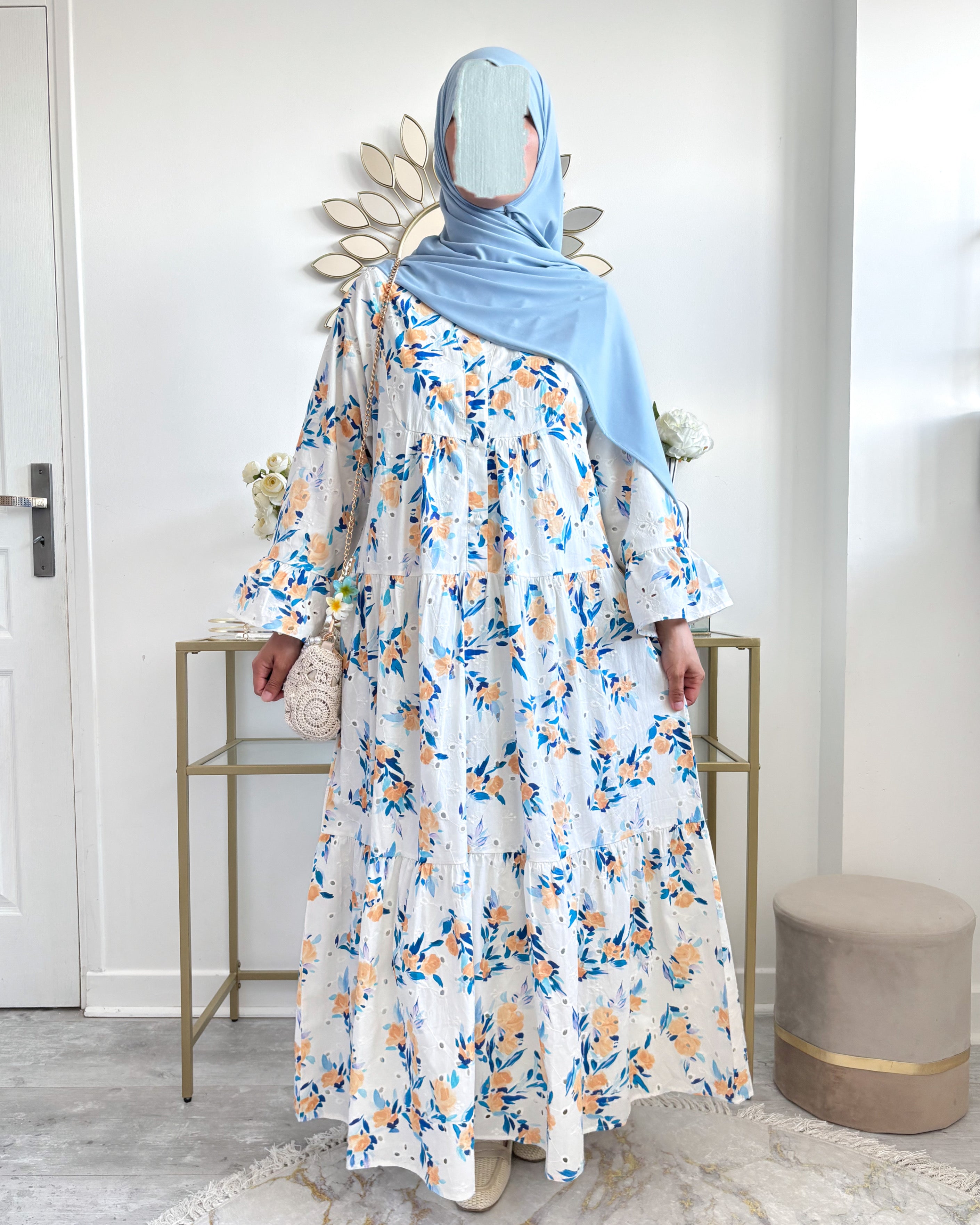 robe blanche modeste fleurie