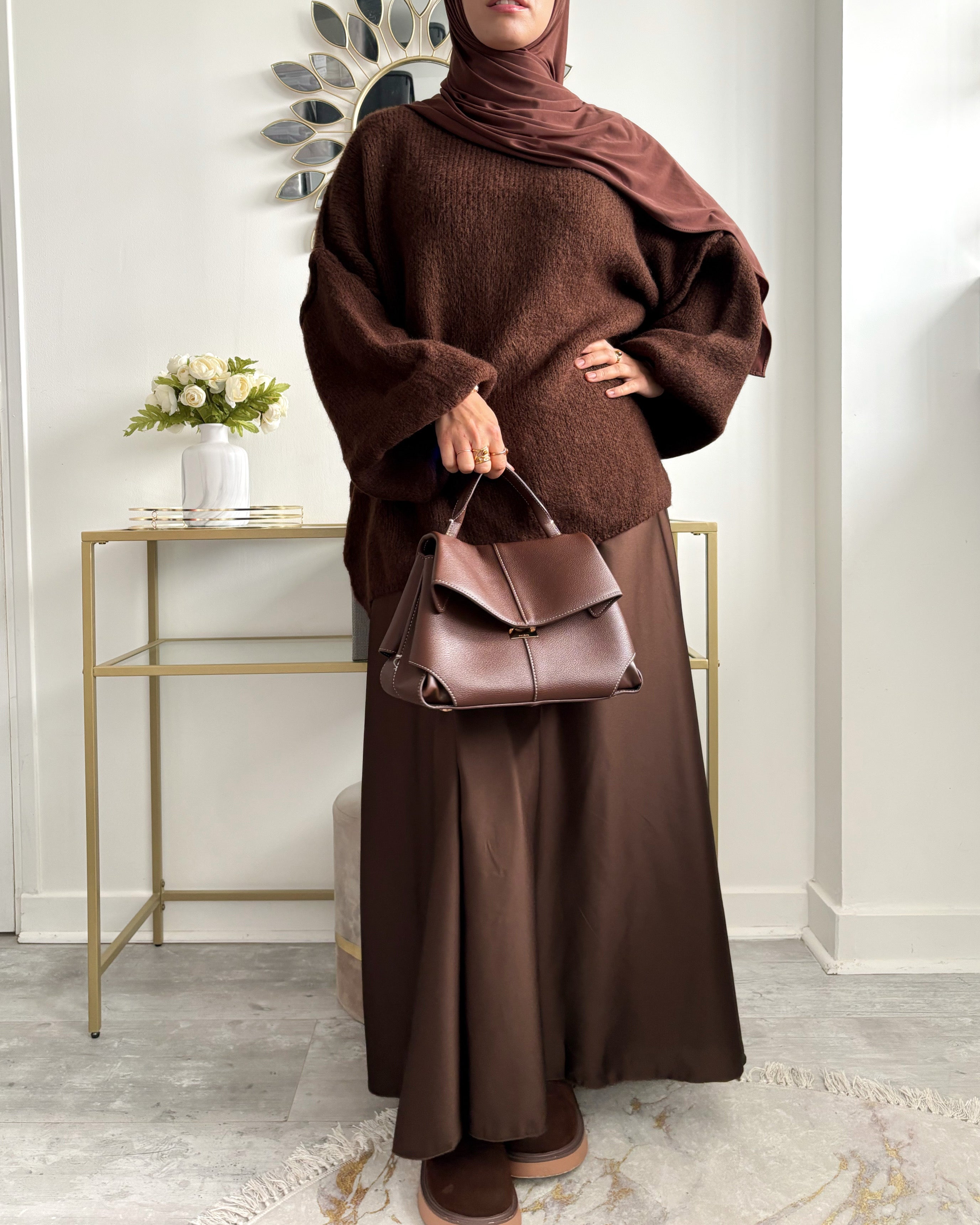 Jupe Satinée Taille Haute - Élégance et Modestie