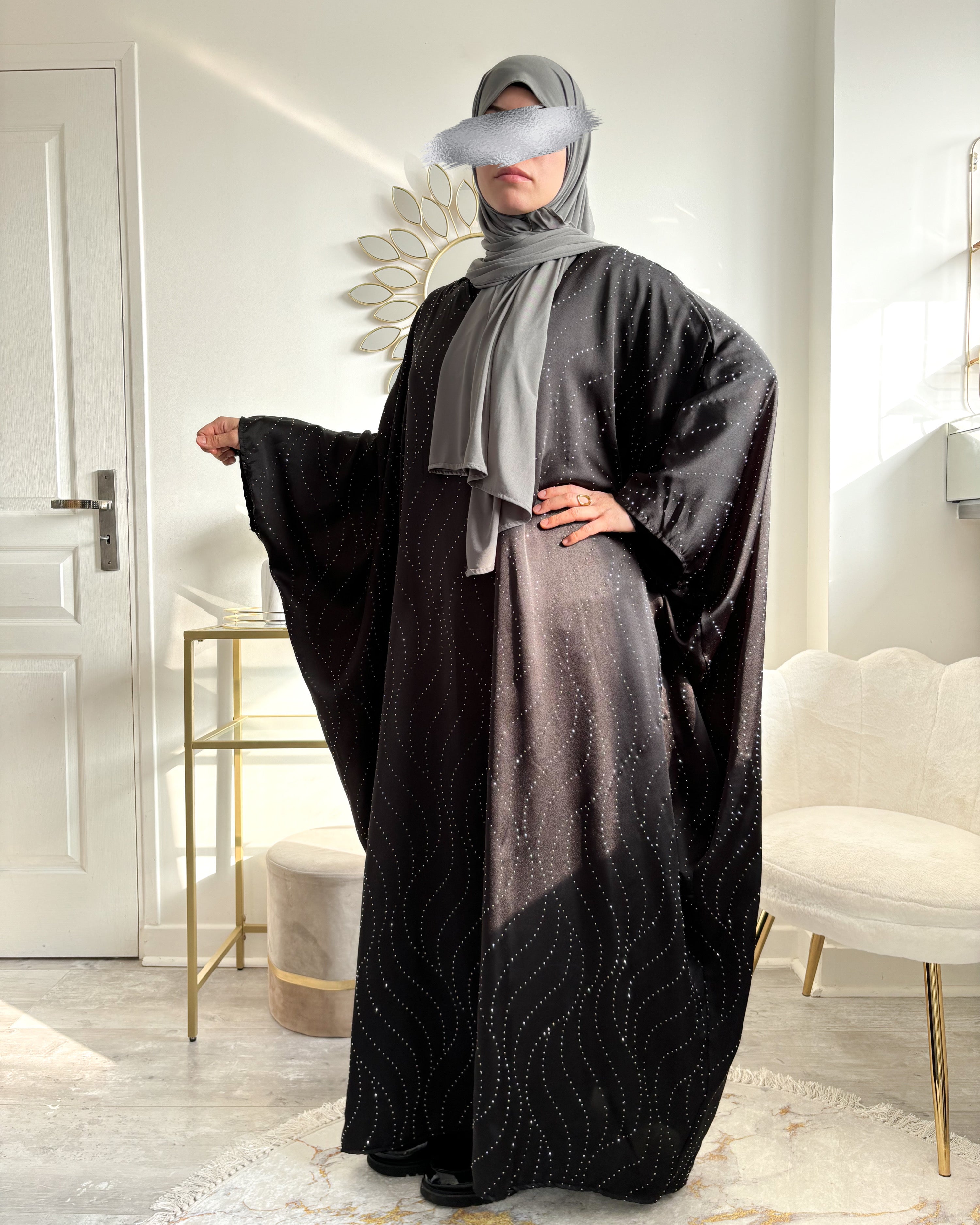 Abaya Satinée Strass – Élégance & Raffinement pour vos Événements