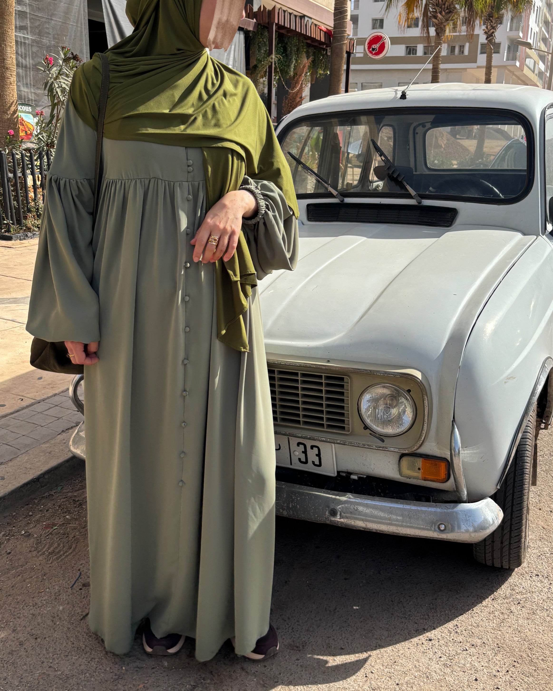 Abaya Alya en Soie de Médine – Élégance Pudique et Raffinée