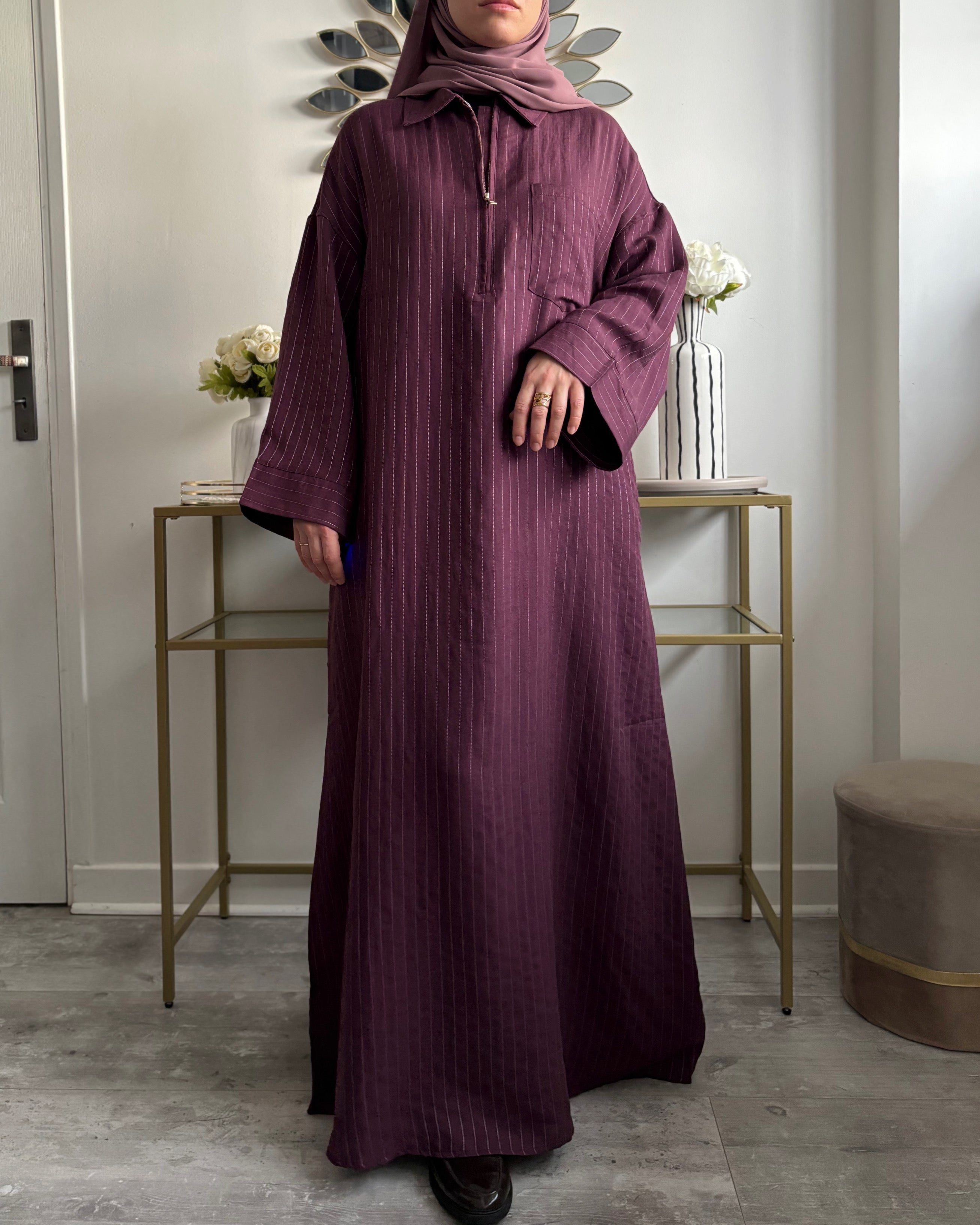 Abaya Rayée Col Polo Zip – | Modest Fashion Élégante & Naturelle