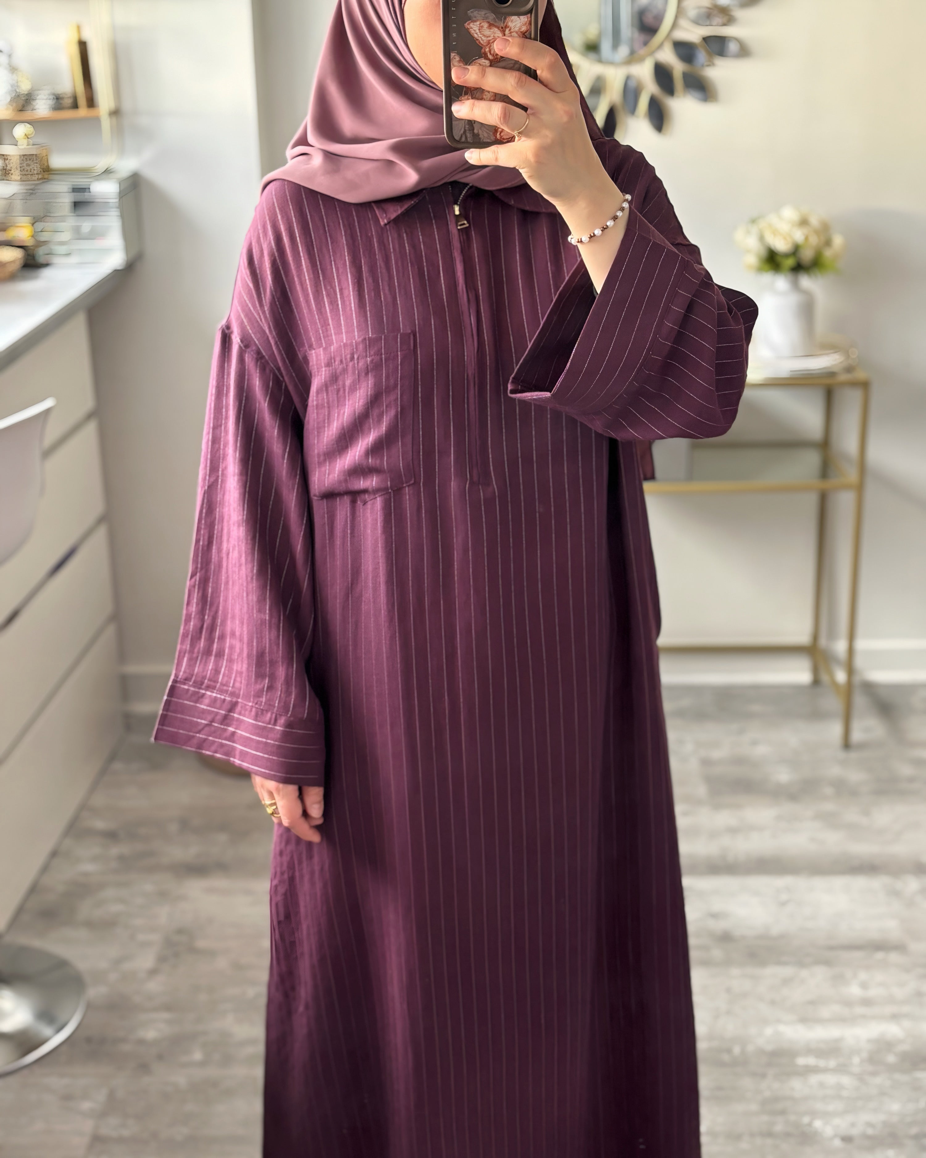 Abaya Rayée Col Polo Zip – | Modest Fashion Élégante & Naturelle
