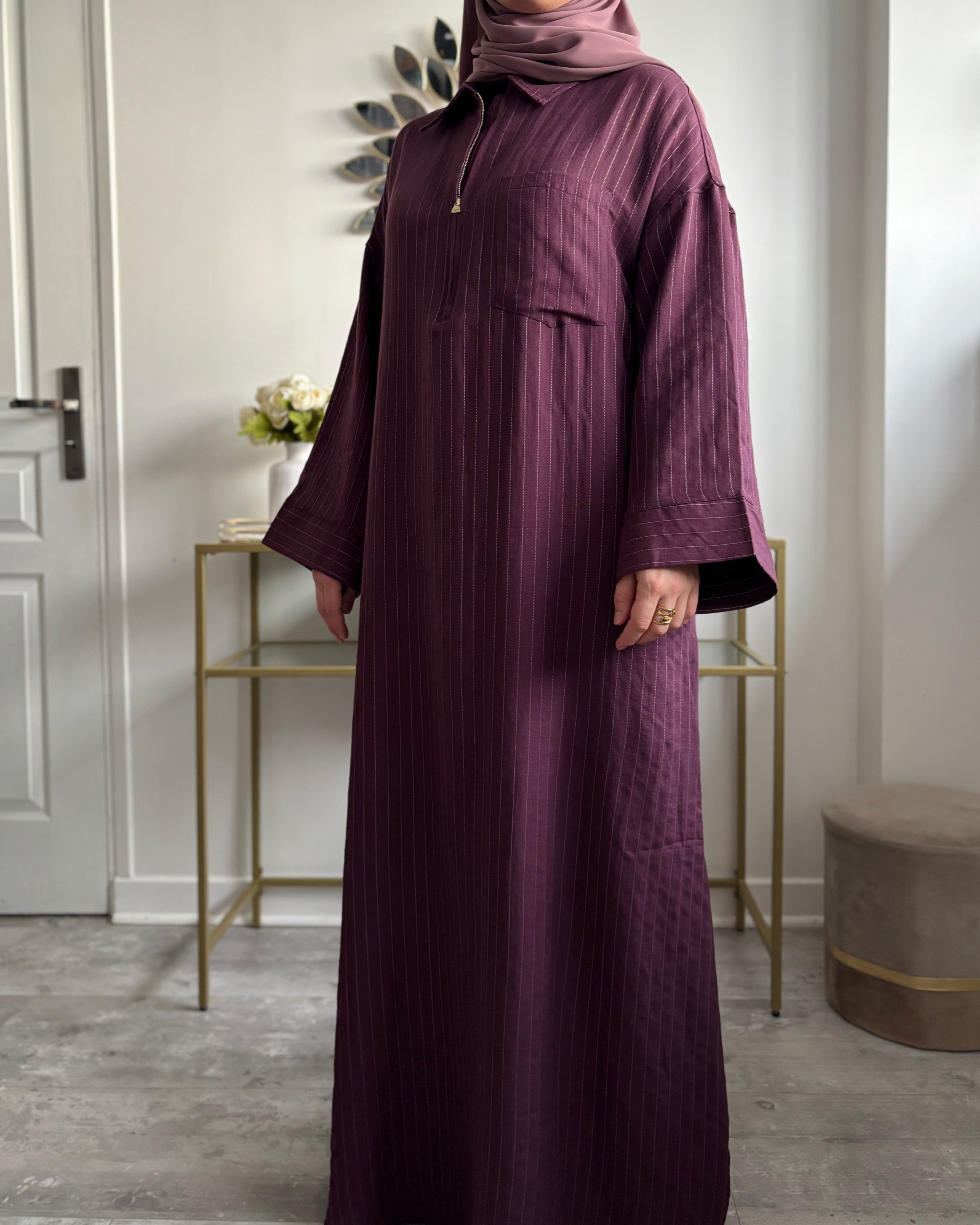 Abaya Rayée Col Polo Zip – | Modest Fashion Élégante & Naturelle