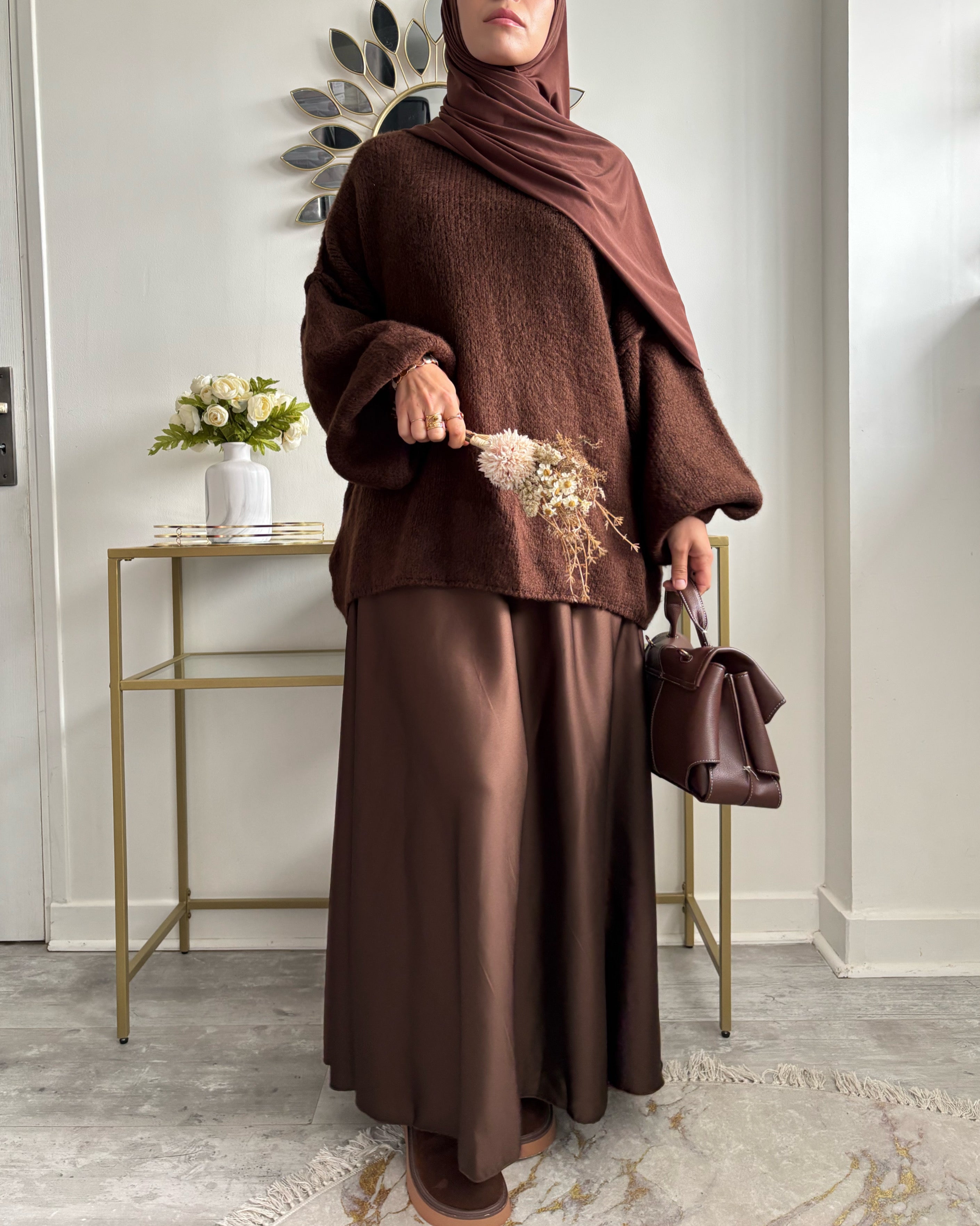 Jupe Satinée Taille Haute - Élégance et Modestie