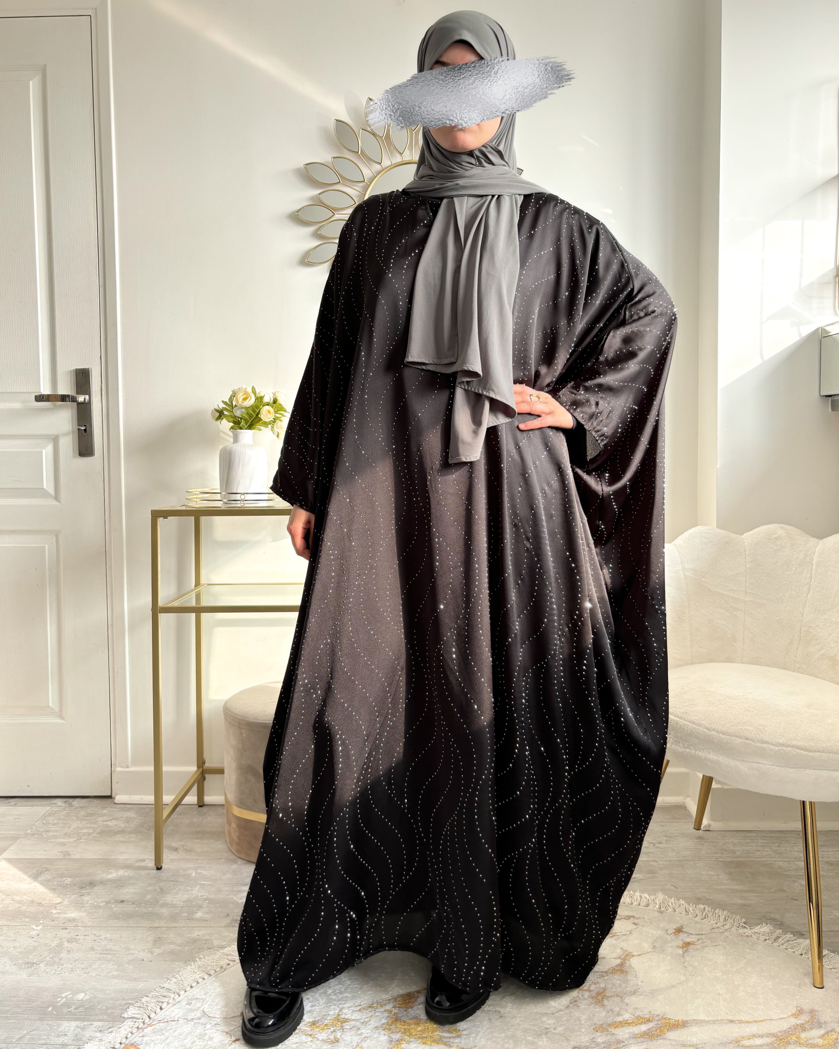 Abaya Satinée Strass – Élégance & Raffinement pour vos Événements