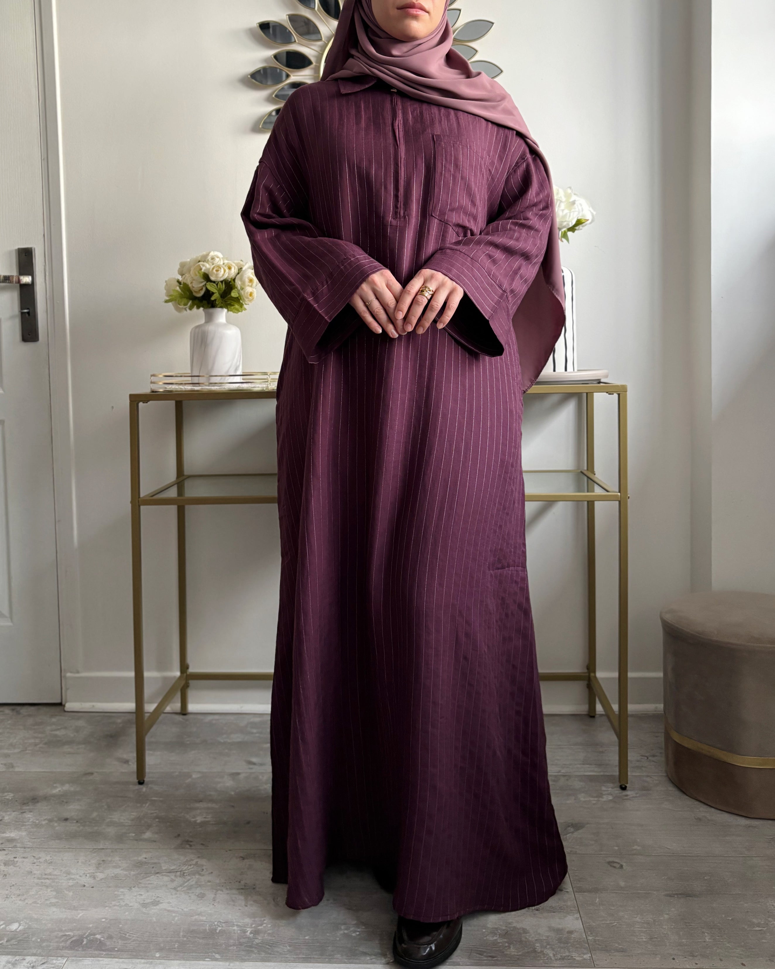 Abaya Rayée Col Polo Zip – | Modest Fashion Élégante & Naturelle