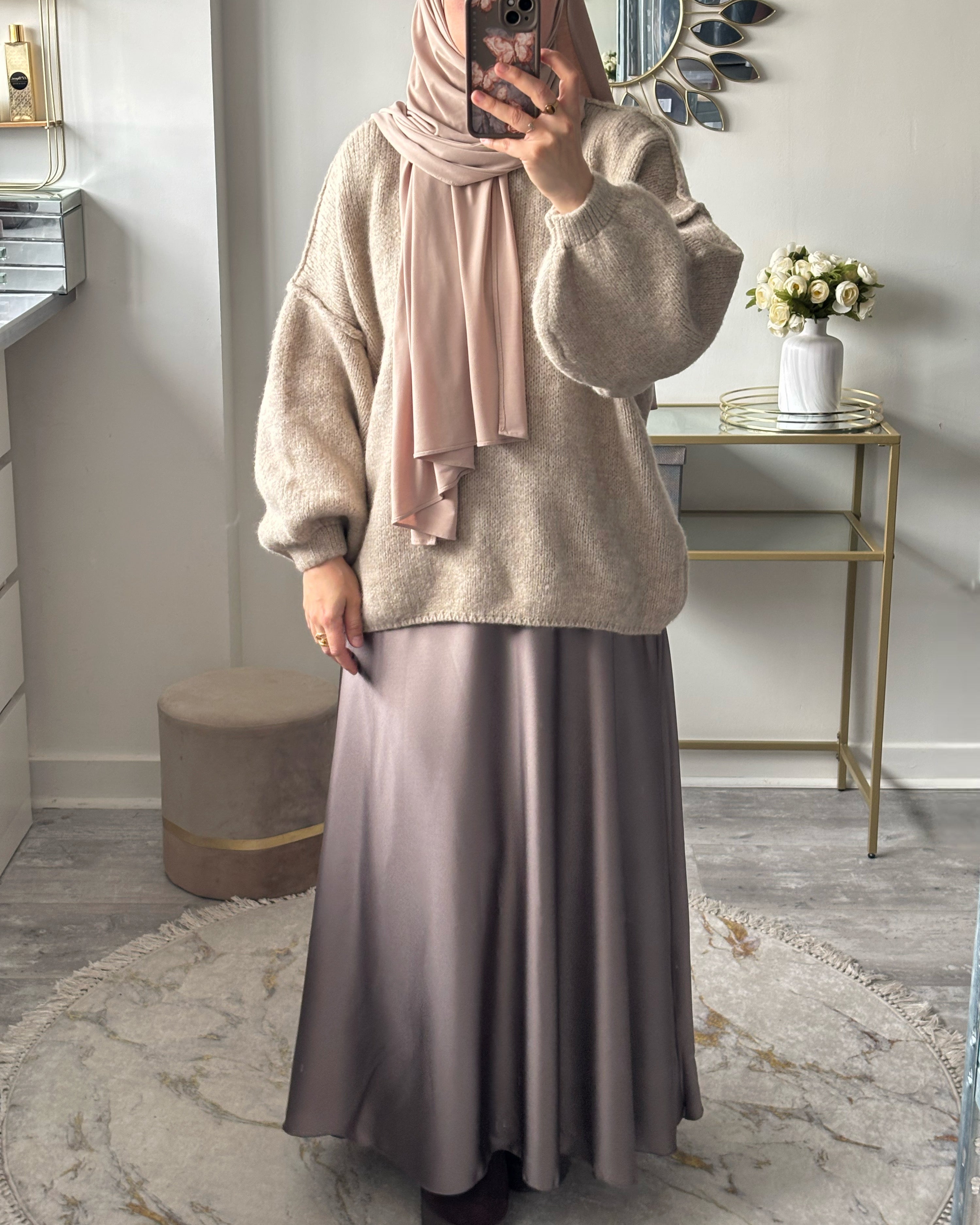 Jupe Satinée Taille Haute - Élégance et Modestie