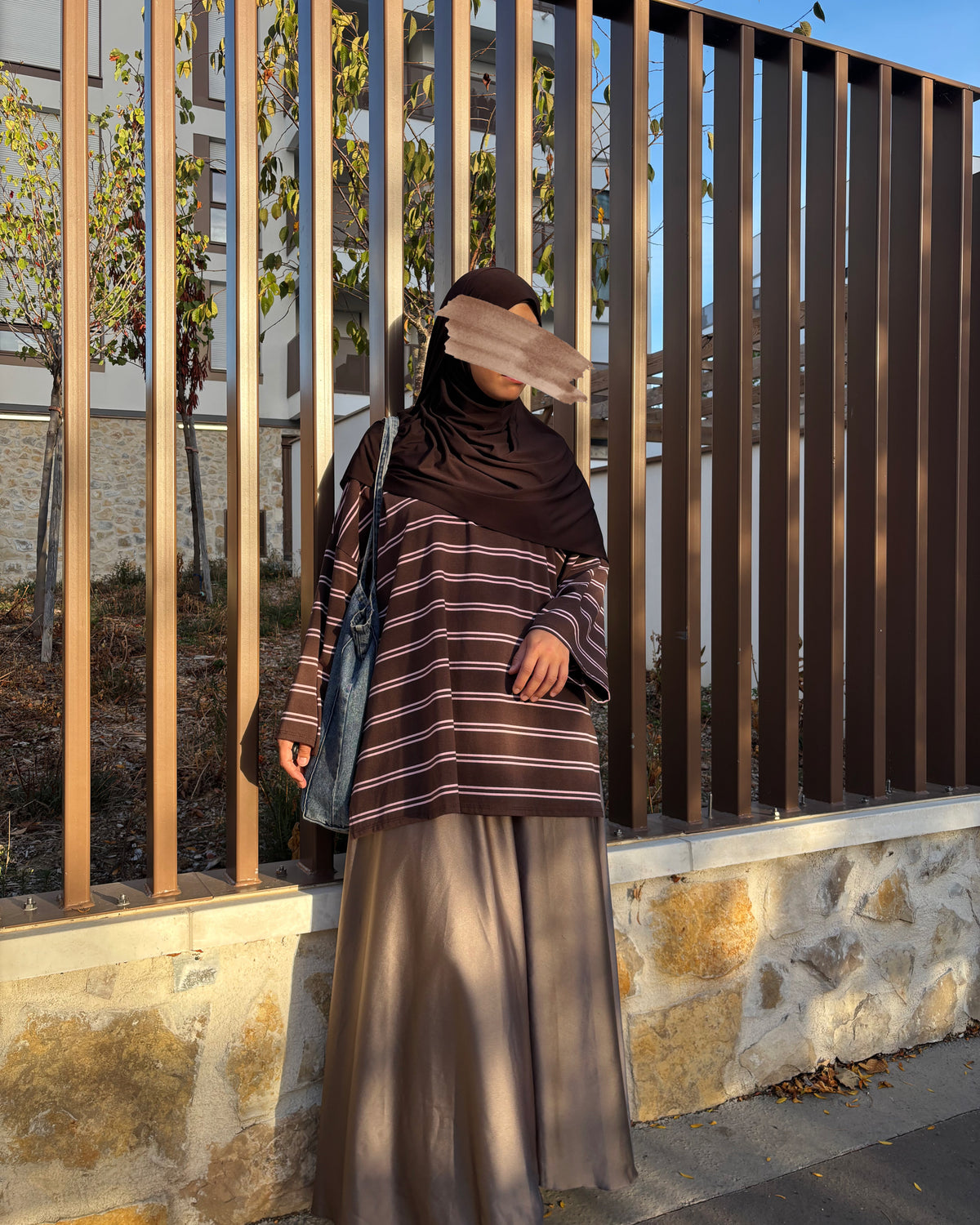 Jupe Satinée Taille Haute - Élégance et Modestie
