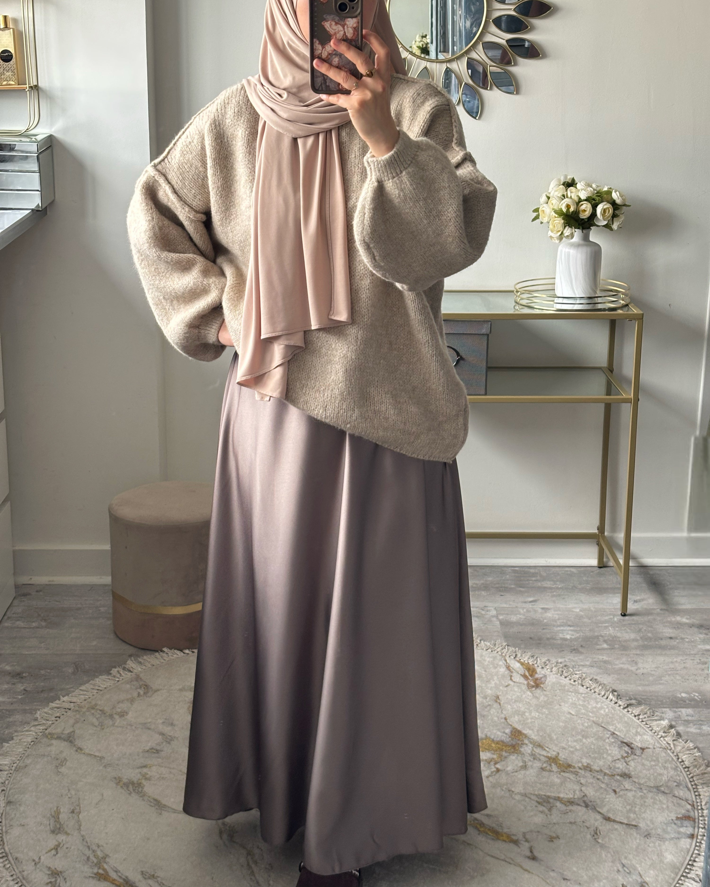 Jupe Satinée Taille Haute - Élégance et Modestie